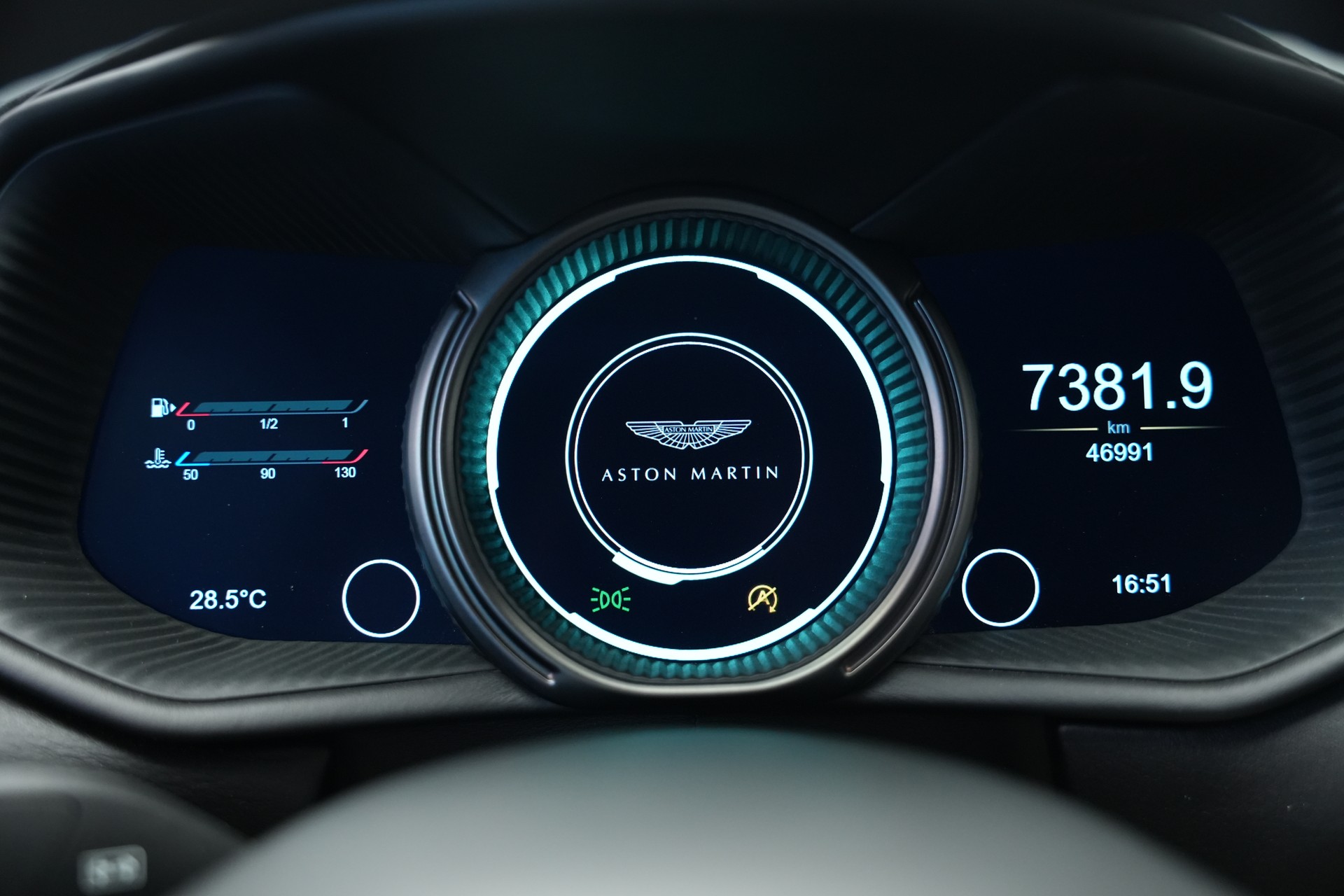 ASTON MARTIN DB11 V12 Touchtronic 3 AMR *Carbon*-image-31