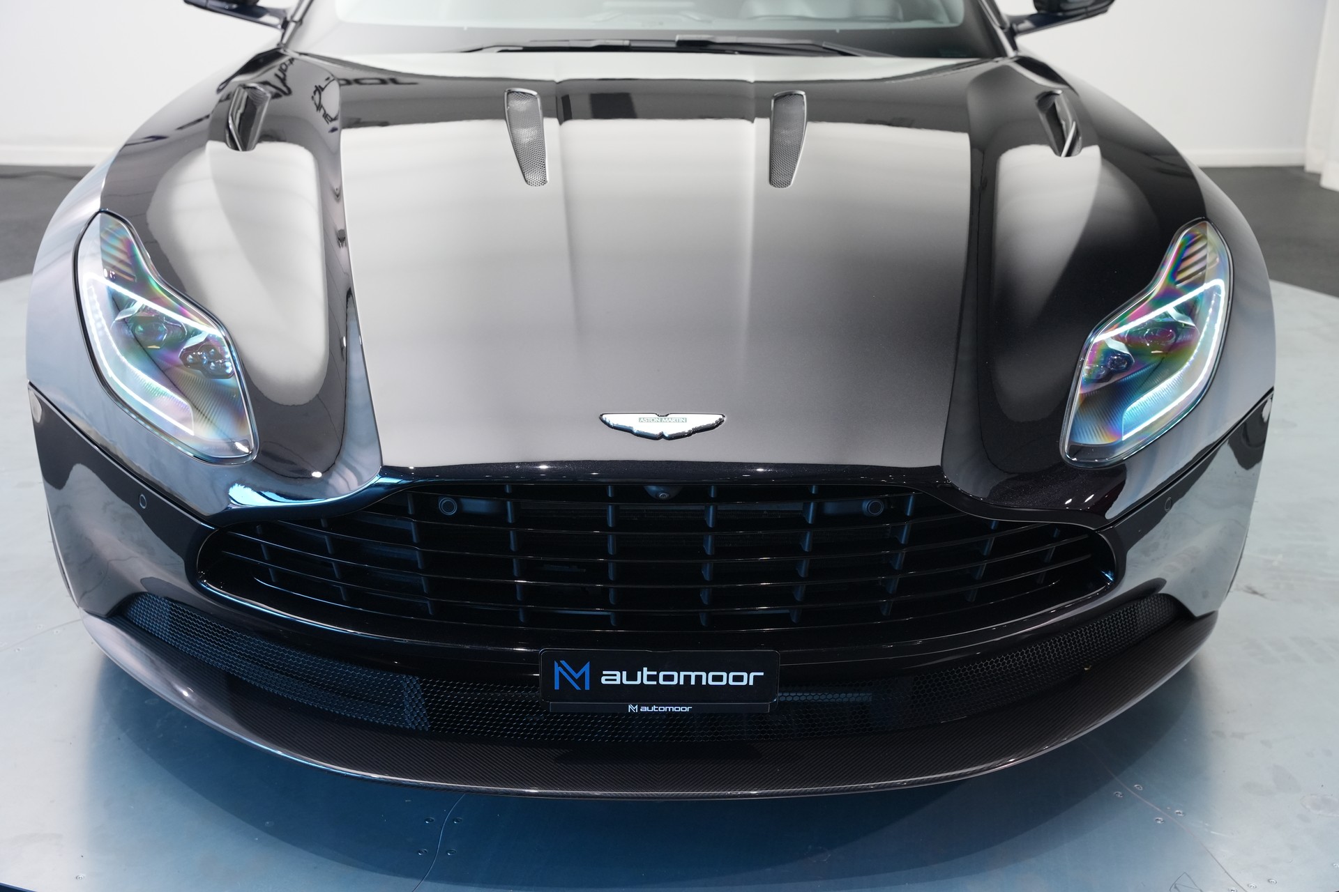 ASTON MARTIN DB11 V12 Touchtronic 3 AMR *Carbon*-image-46