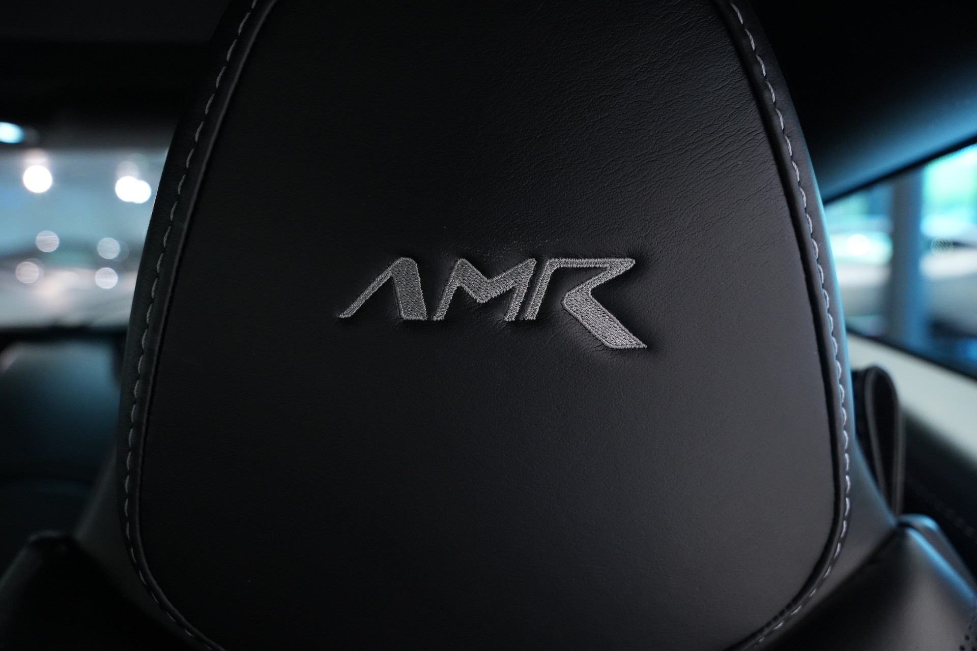 ASTON MARTIN DB11 V12 Touchtronic 3 AMR *Carbon*-image-28