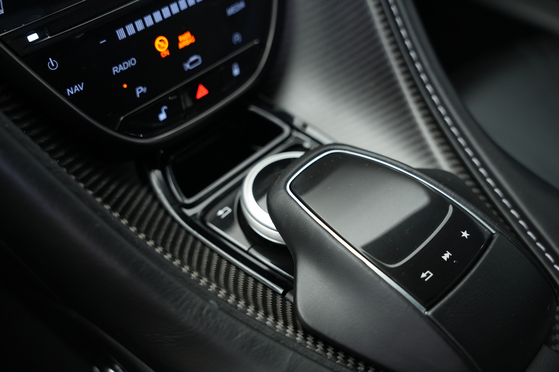 ASTON MARTIN DB11 V12 Touchtronic 3 AMR *Carbon*-image-26
