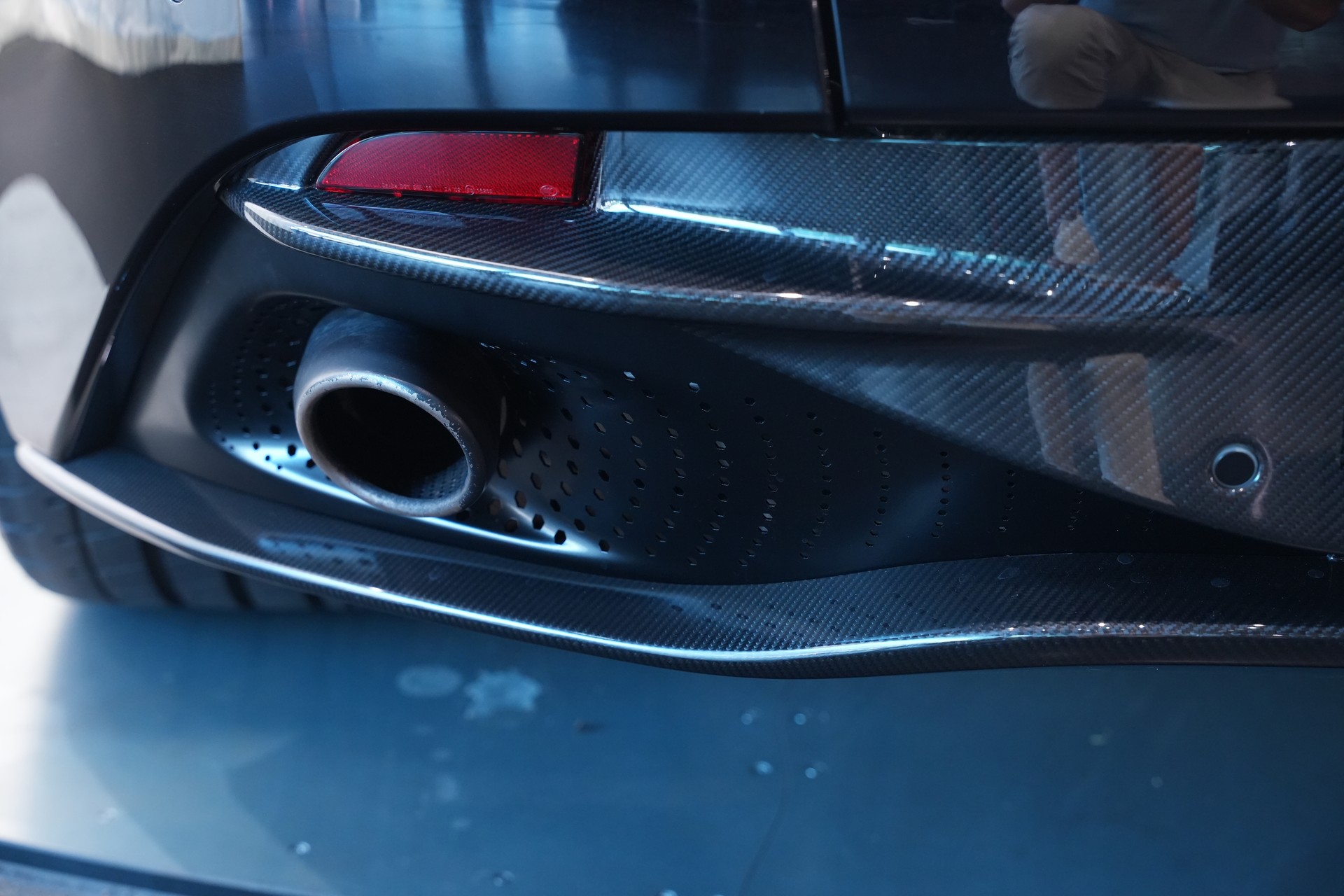 ASTON MARTIN DB11 V12 Touchtronic 3 AMR *Carbon*-image-39