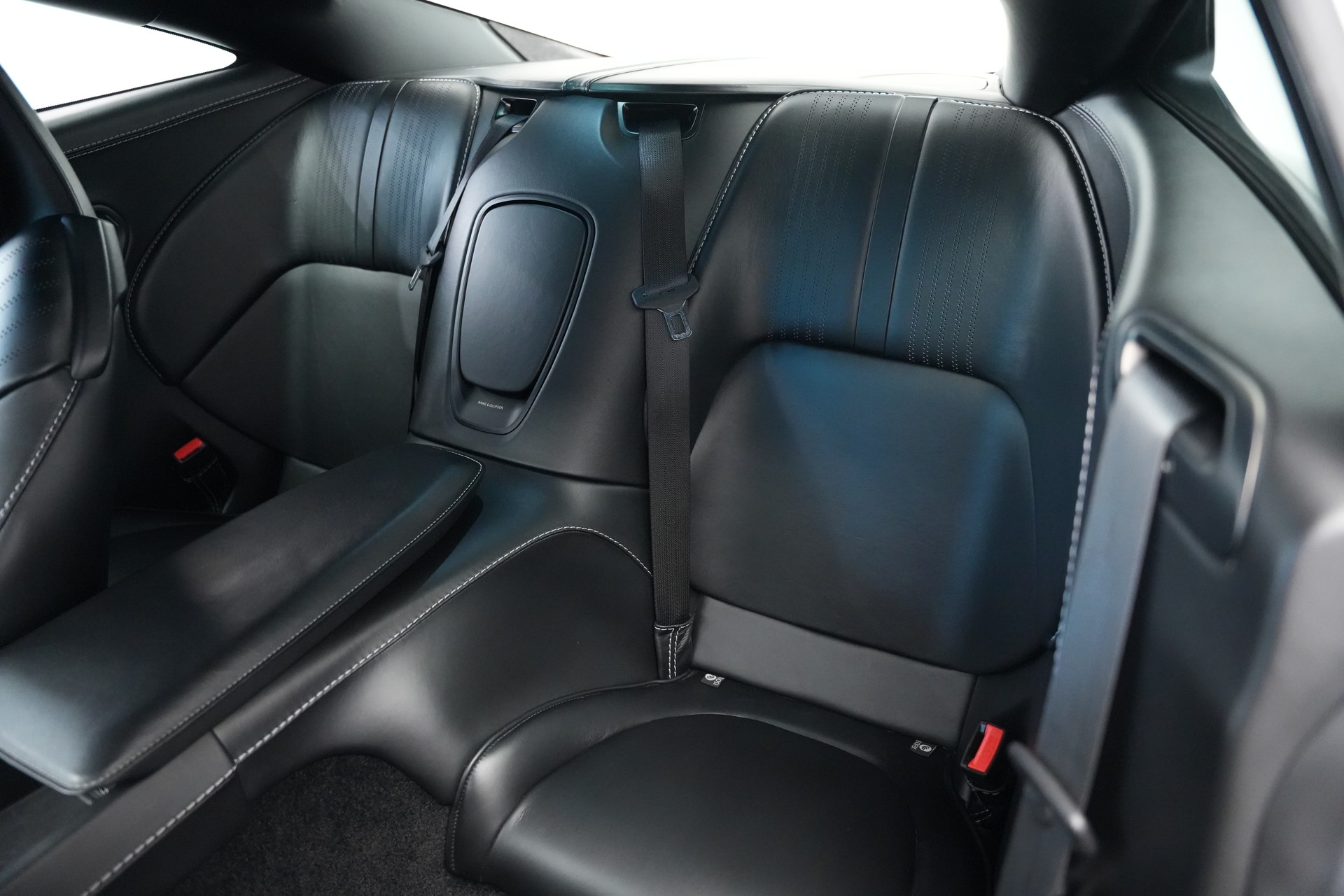 ASTON MARTIN DB11 V12 Touchtronic 3 AMR *Carbon*-image-14