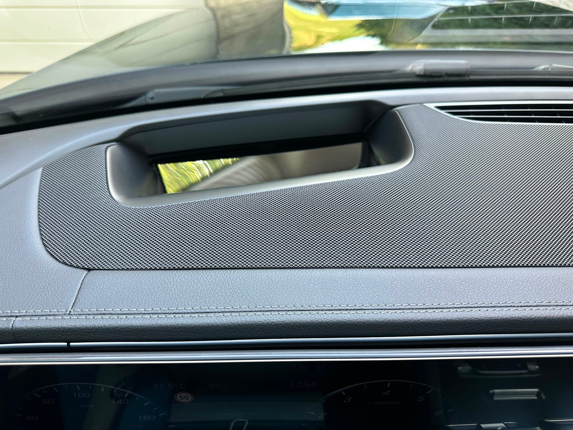 MERCEDES-BENZ GLS 580 4Matic AMG Line 9G-Tronic-image-29