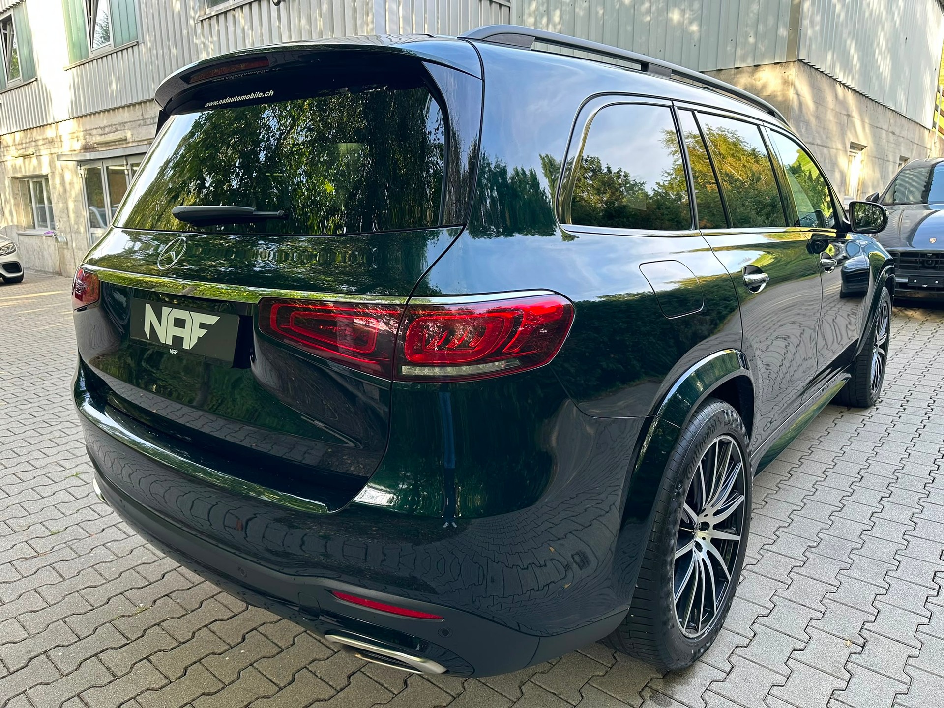 MERCEDES-BENZ GLS 580 4Matic AMG Line 9G-Tronic-image-4