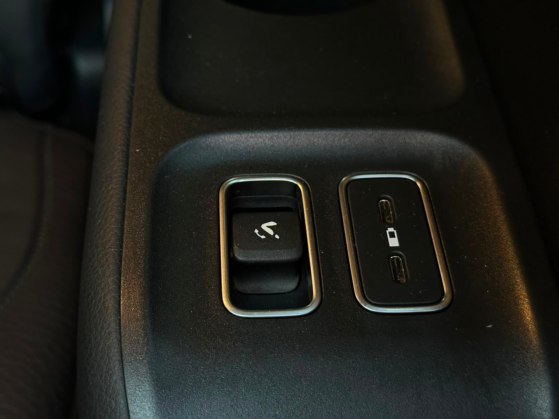 MERCEDES-BENZ GLS 580 4Matic AMG Line 9G-Tronic-image-15