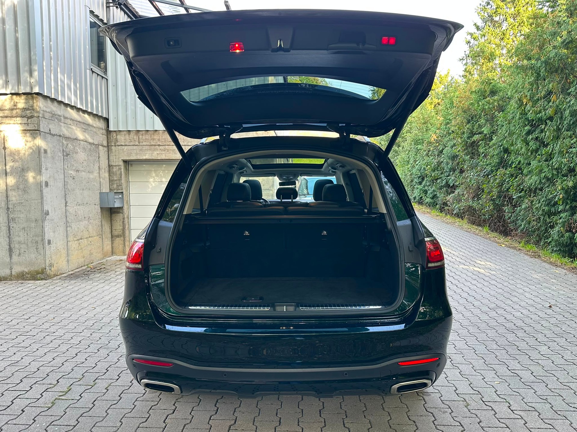 MERCEDES-BENZ GLS 580 4Matic AMG Line 9G-Tronic-image-16