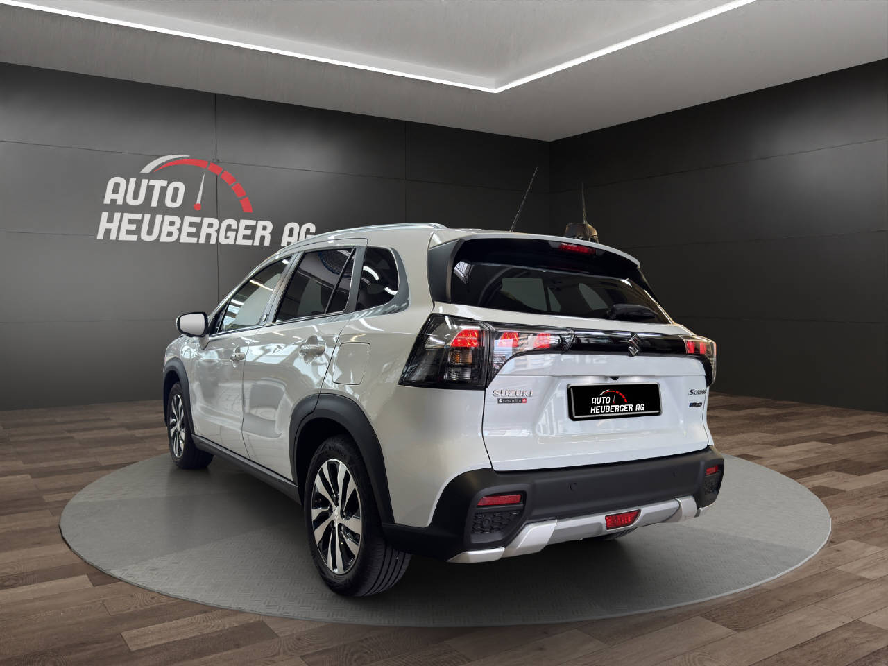 SUZUKI S-Cross 1.5 Piz Sulai Top Hybrid 4x4-showroom-element-1