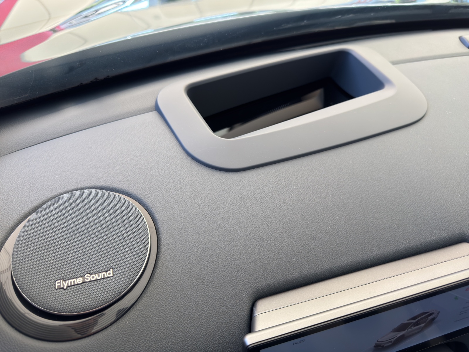 GEELY Starray EM-i LAUNCH EDITION 262PS *Reichweite bis zu 1'055Km*-image-18
