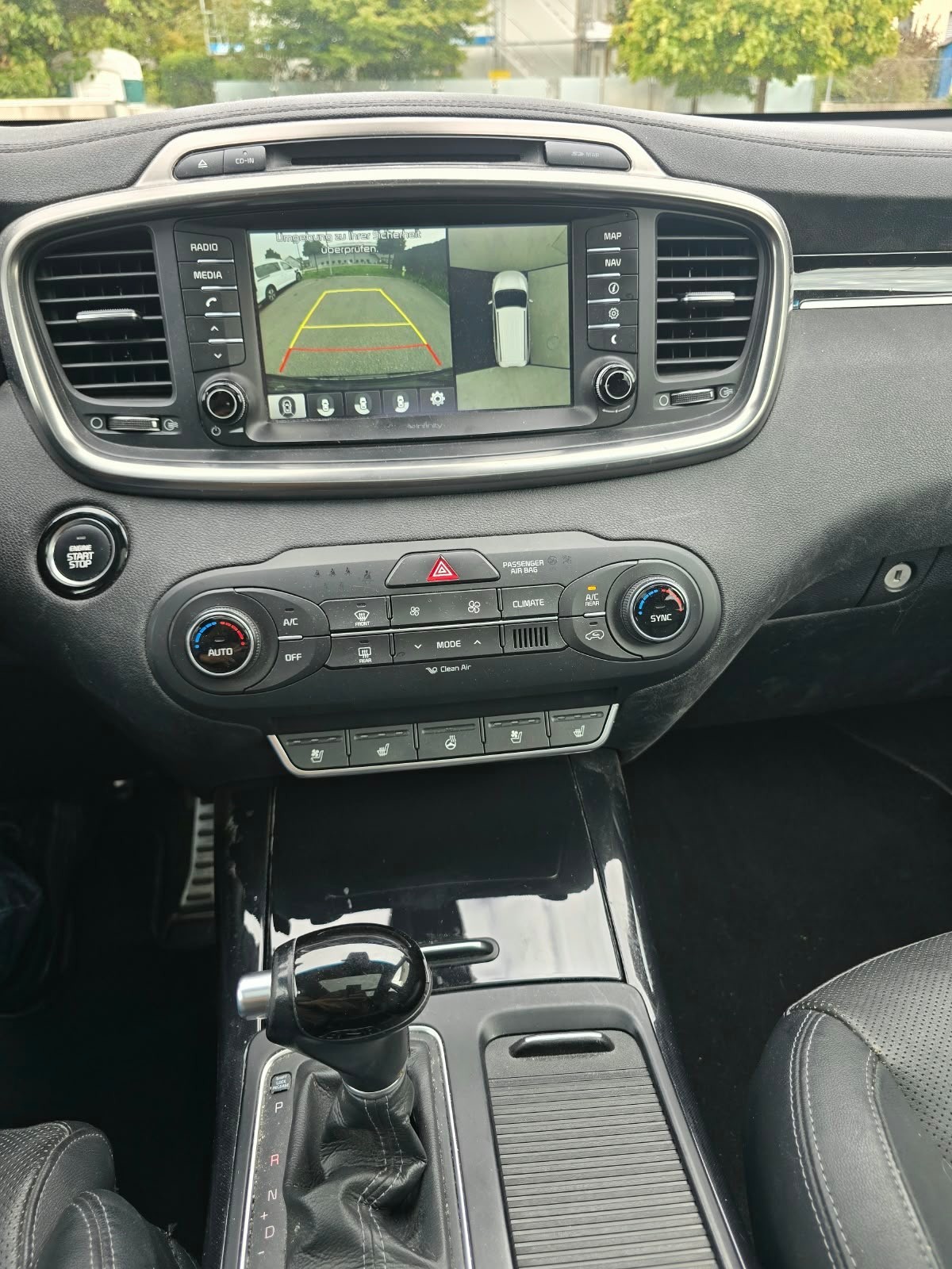 KIA Sorento 2.2 CRDI Style 7P. Automatic-image-3