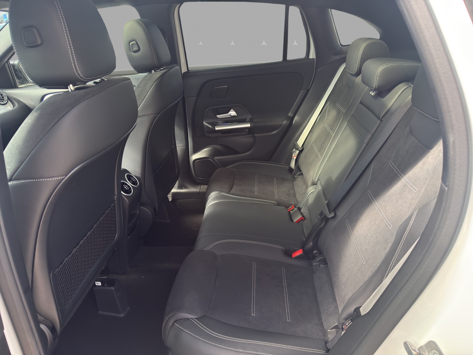 MERCEDES-BENZ GLA 250 4Matic 8G-DCT Swiss Star-image-13