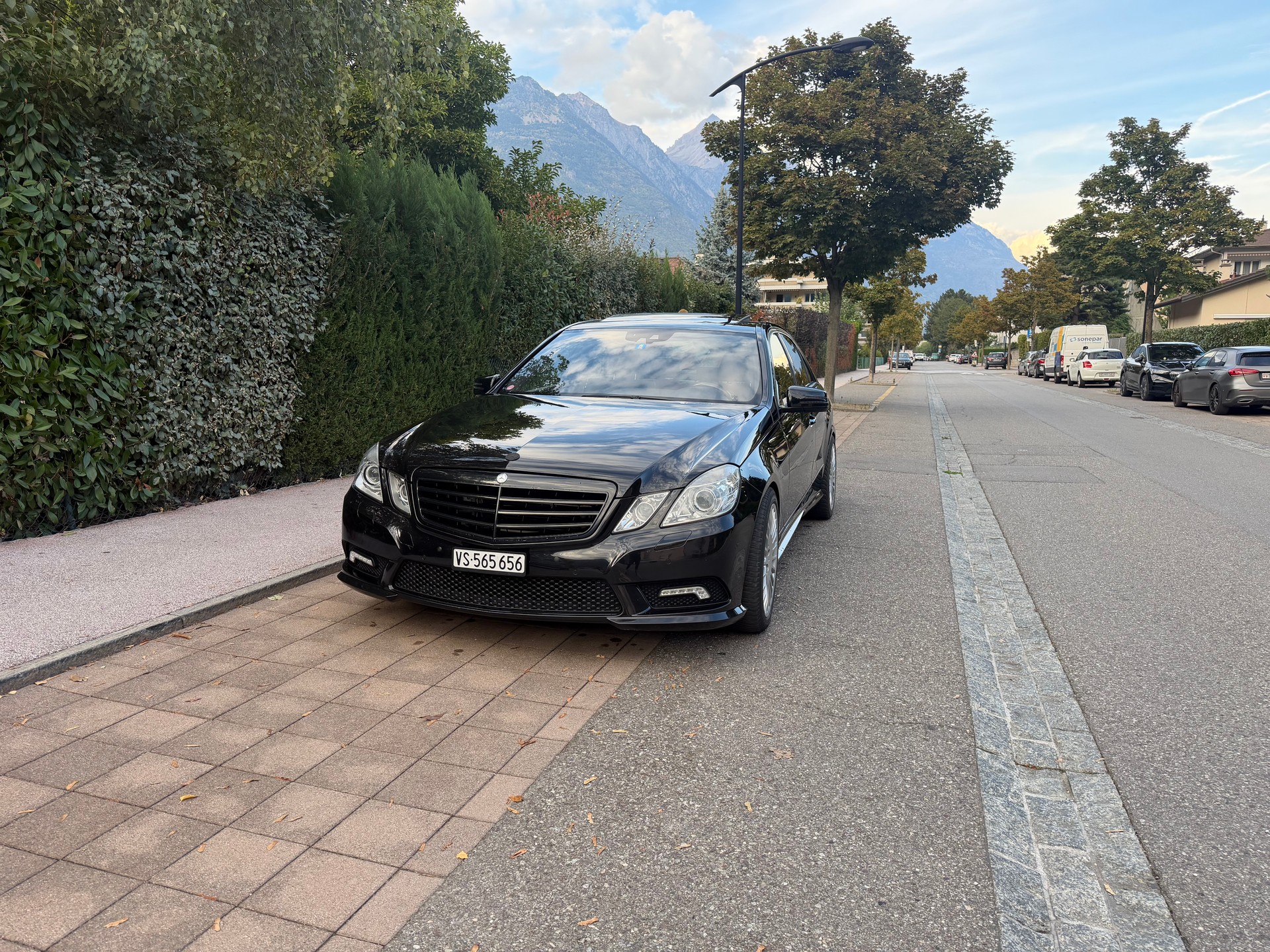 MERCEDES-BENZ E 350 CGI BlueEfficiency Avantgarde 7G-Tronic-image-8
