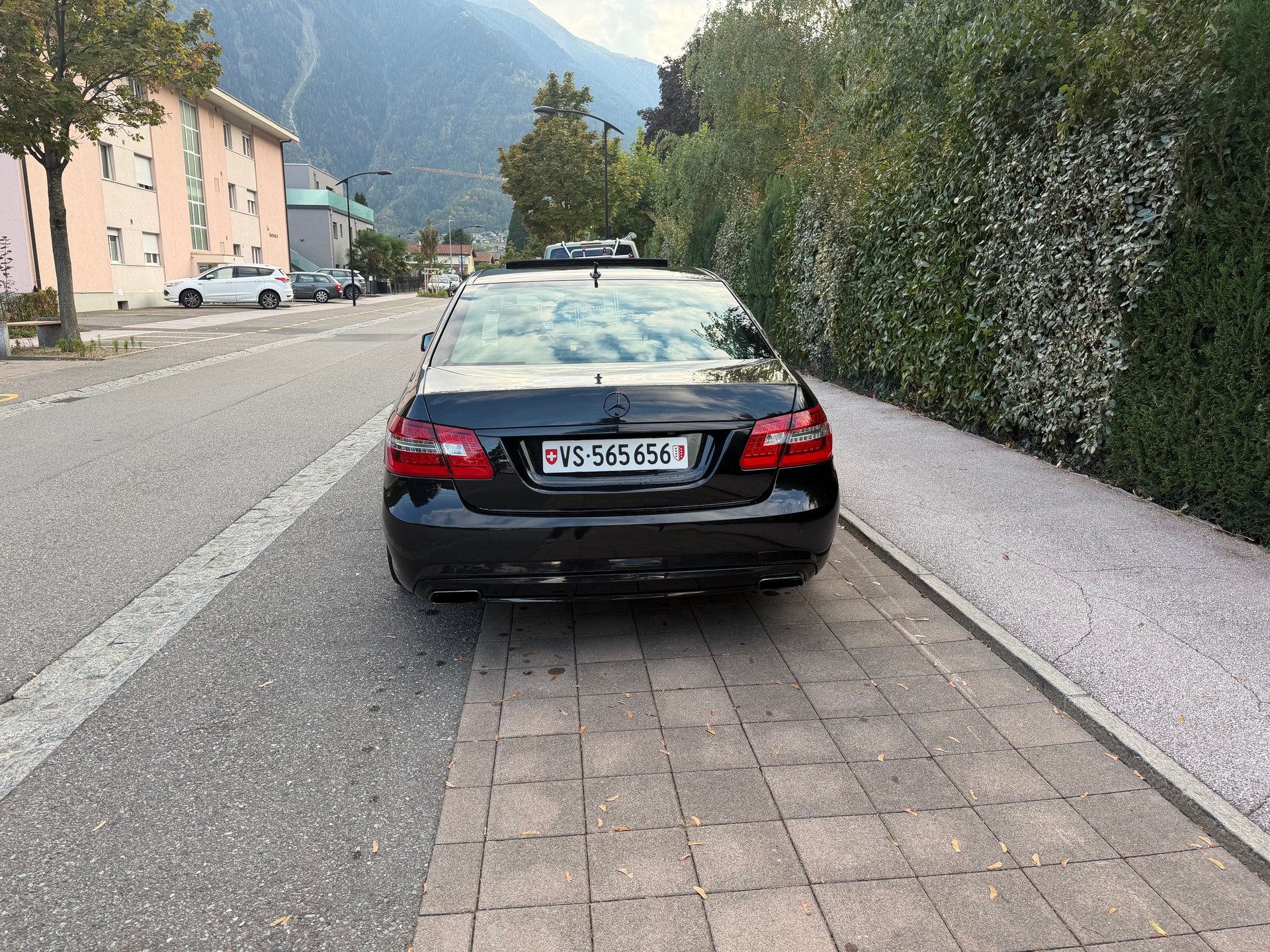 MERCEDES-BENZ E 350 CGI BlueEfficiency Avantgarde 7G-Tronic-image-9