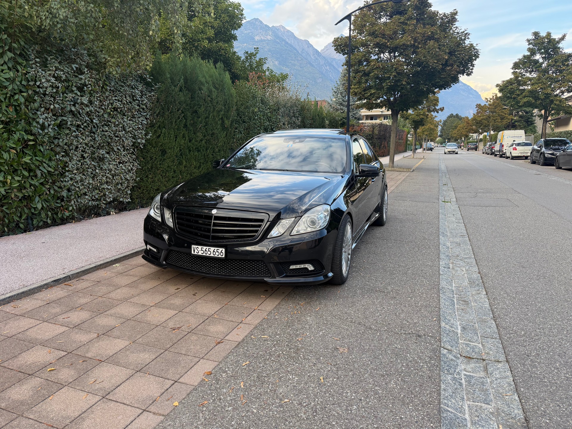 MERCEDES-BENZ E 350 CGI BlueEfficiency Avantgarde 7G-Tronic-image-7