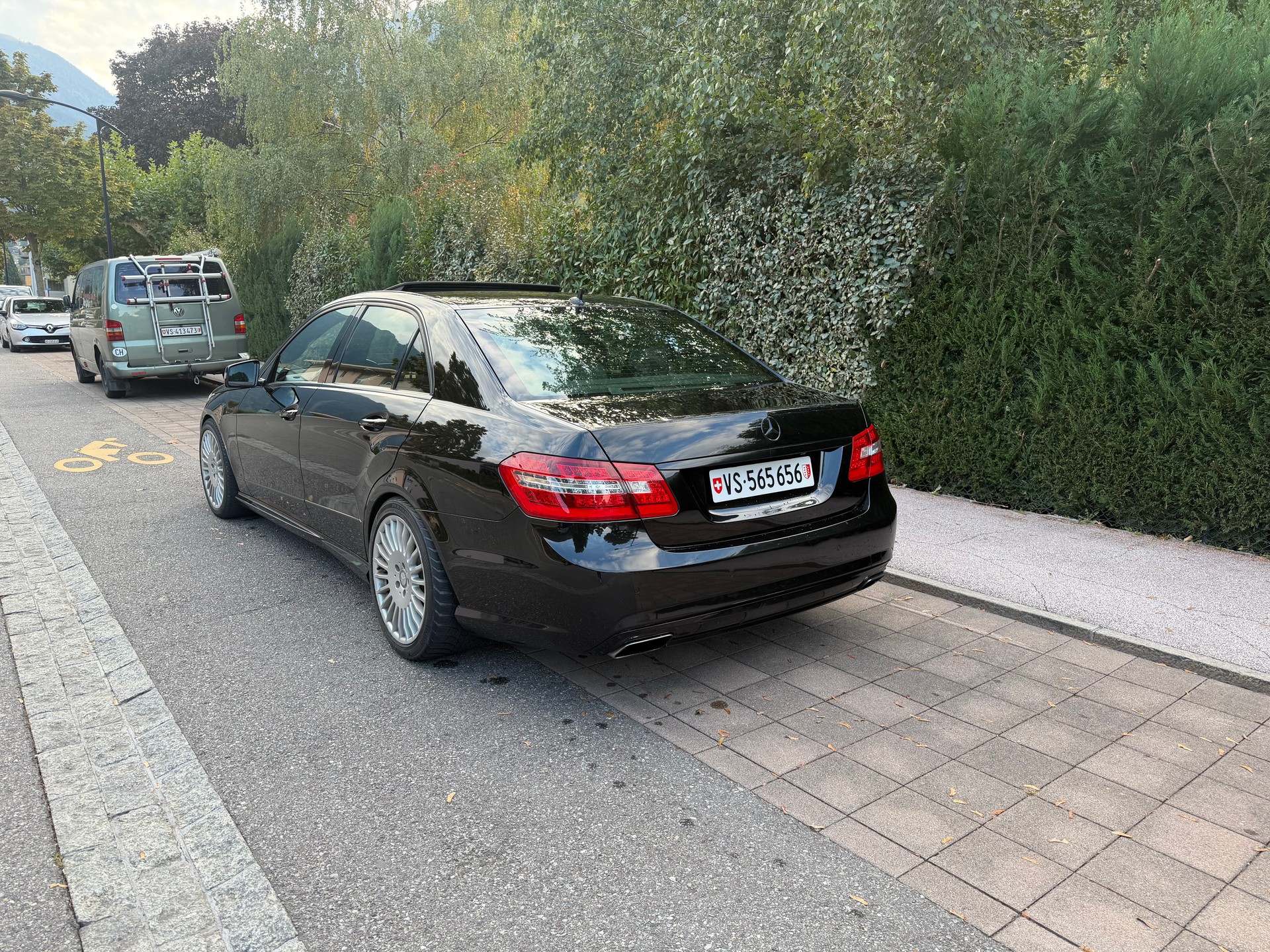 MERCEDES-BENZ E 350 CGI BlueEfficiency Avantgarde 7G-Tronic-image-4
