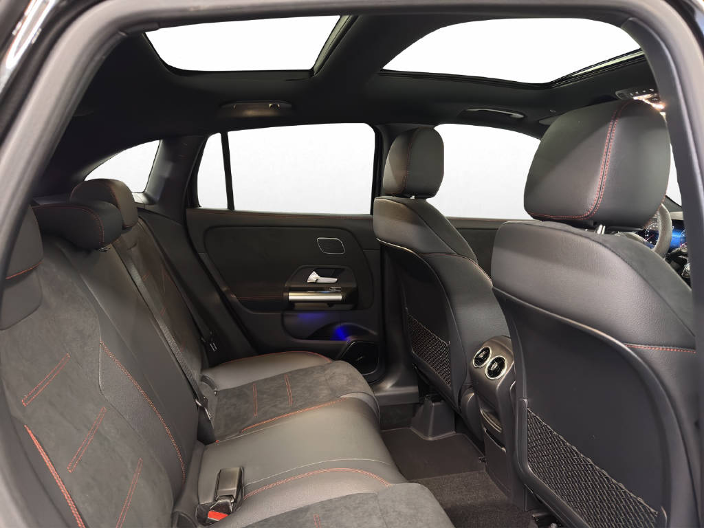 MERCEDES-BENZ GLA 250 Swiss Star-image-12