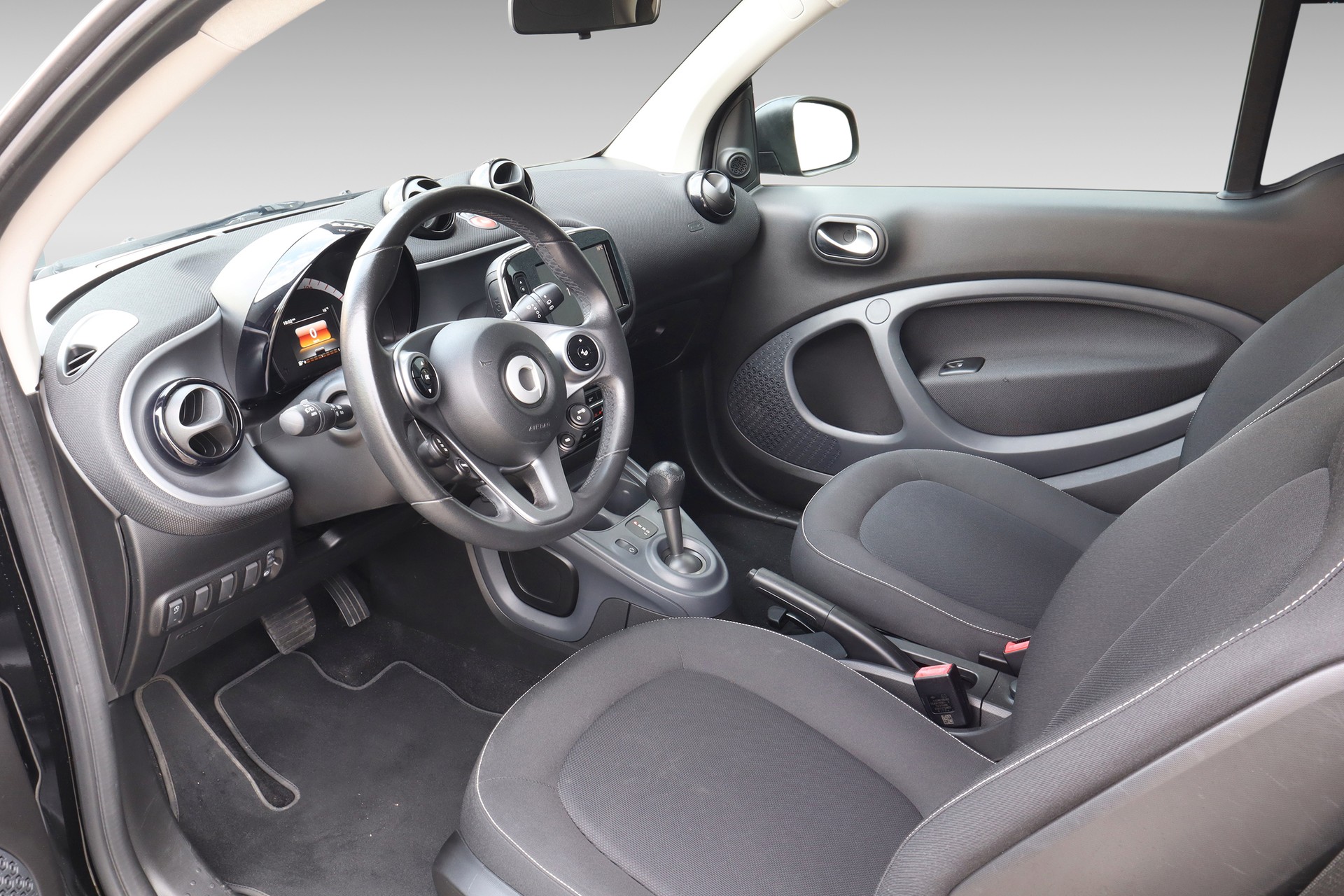 SMART fortwo-image-10