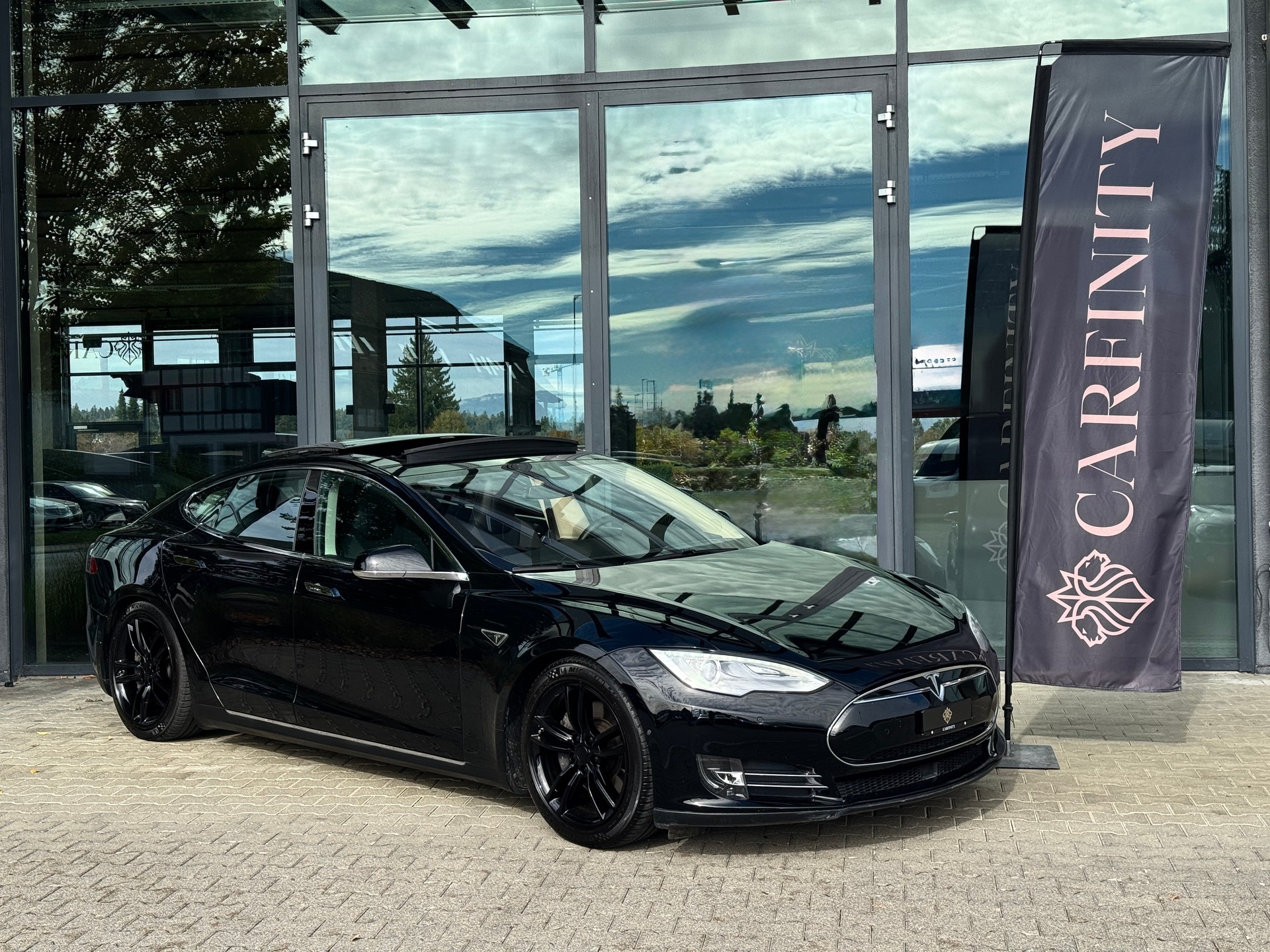 TESLA Model S 85 D / *FREE Lifetime Supercharging SC01*-image-0