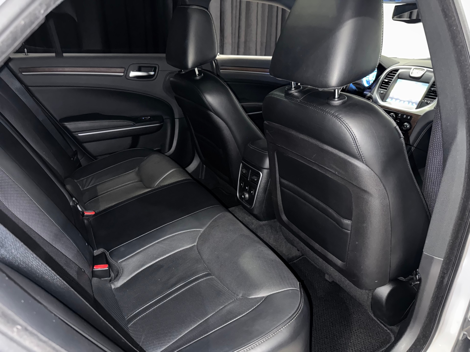 CHRYSLER Chrysler 300C 3.6 V6 Luxury-image-22