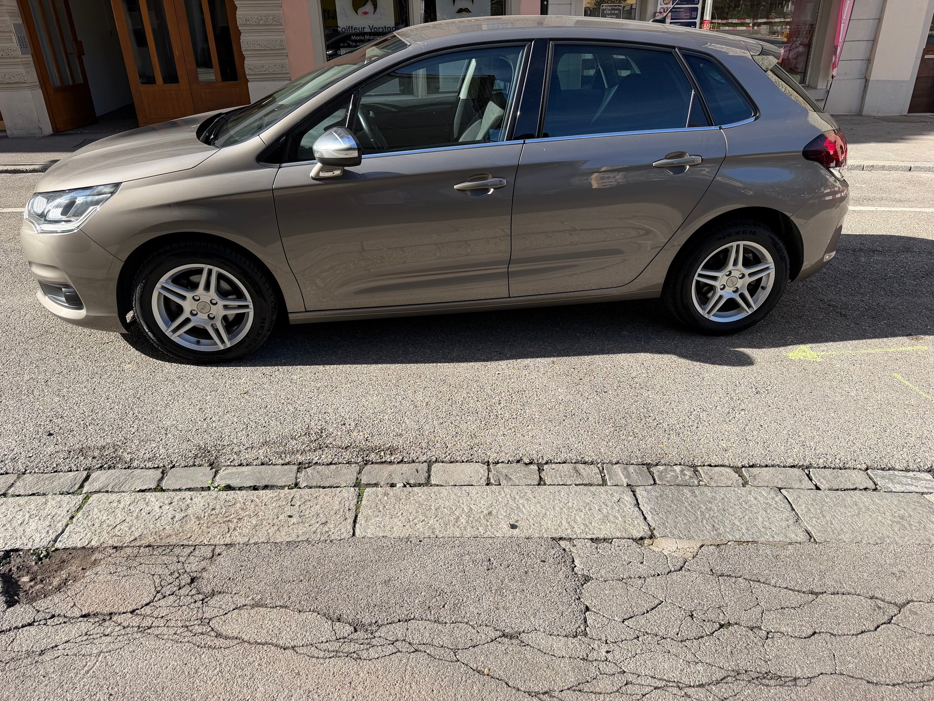 CITROEN C4 1.2 Pure Tech Feel Automatic-image-4