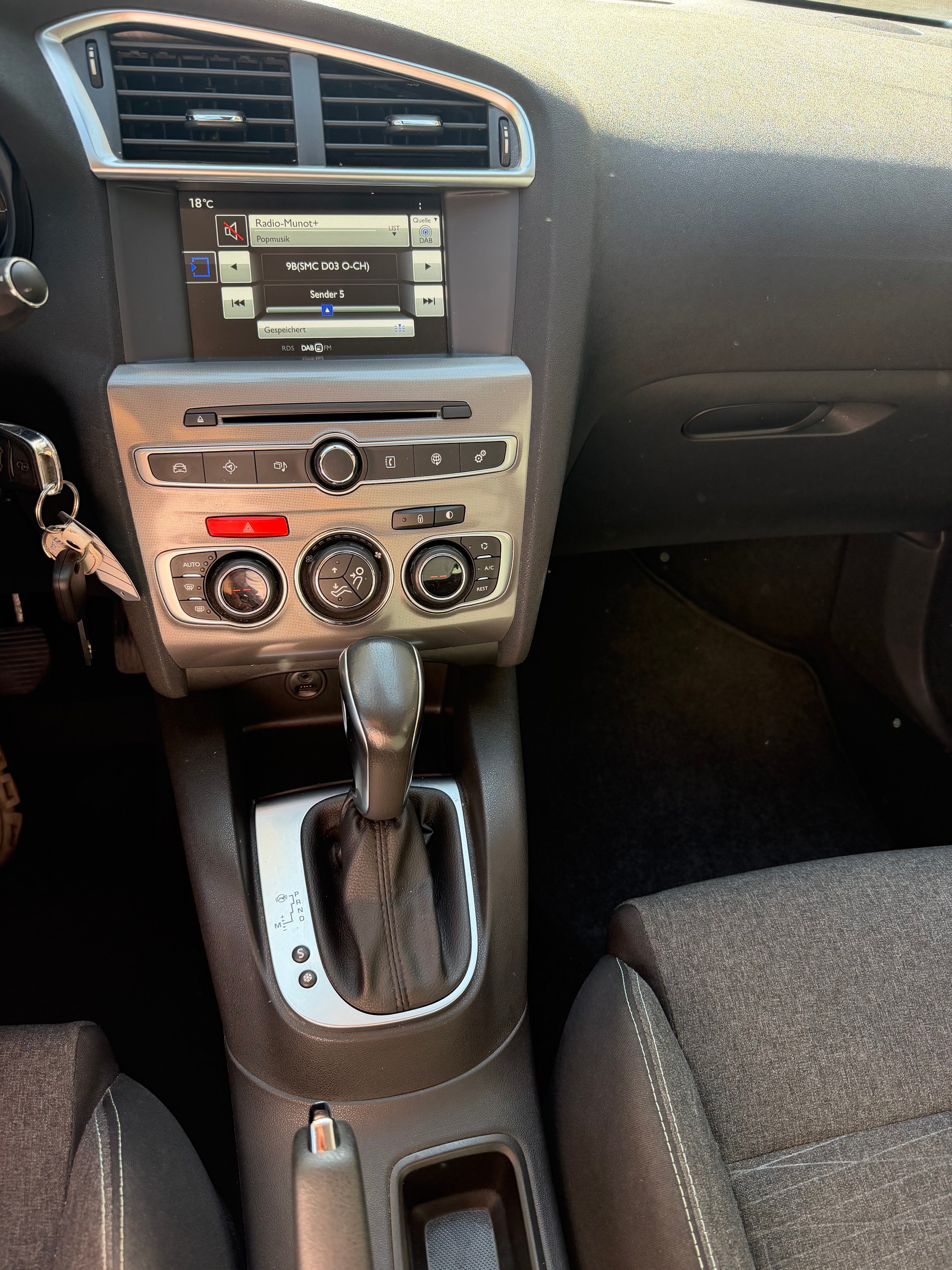 CITROEN C4 1.2 Pure Tech Feel Automatic-image-6