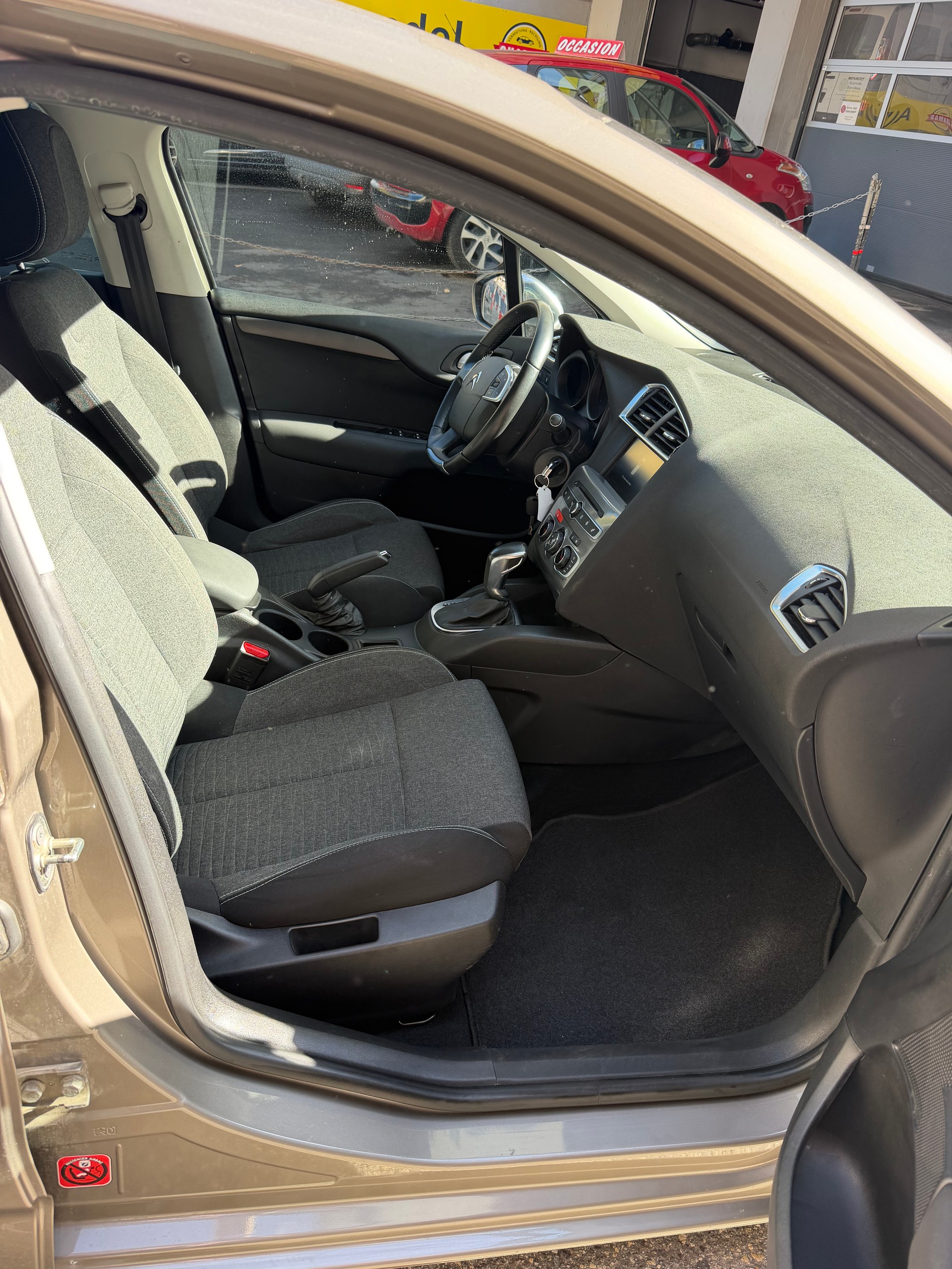 CITROEN C4 1.2 Pure Tech Feel Automatic-image-8