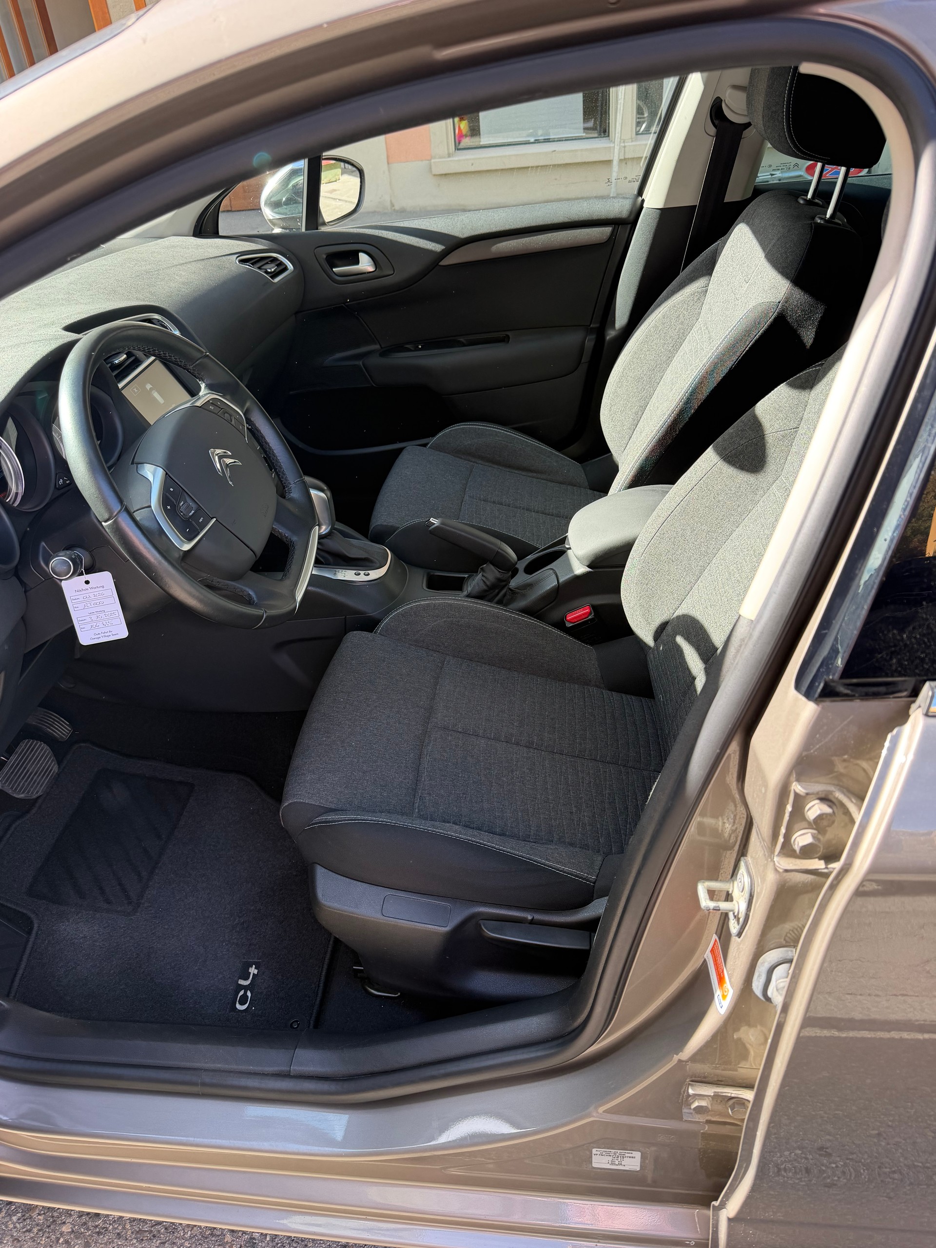 CITROEN C4 1.2 Pure Tech Feel Automatic-image-7