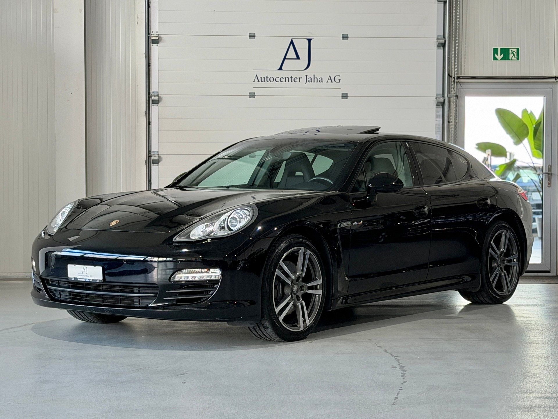PORSCHE Panamera 3.0 Diesel Tiptronic-image-2