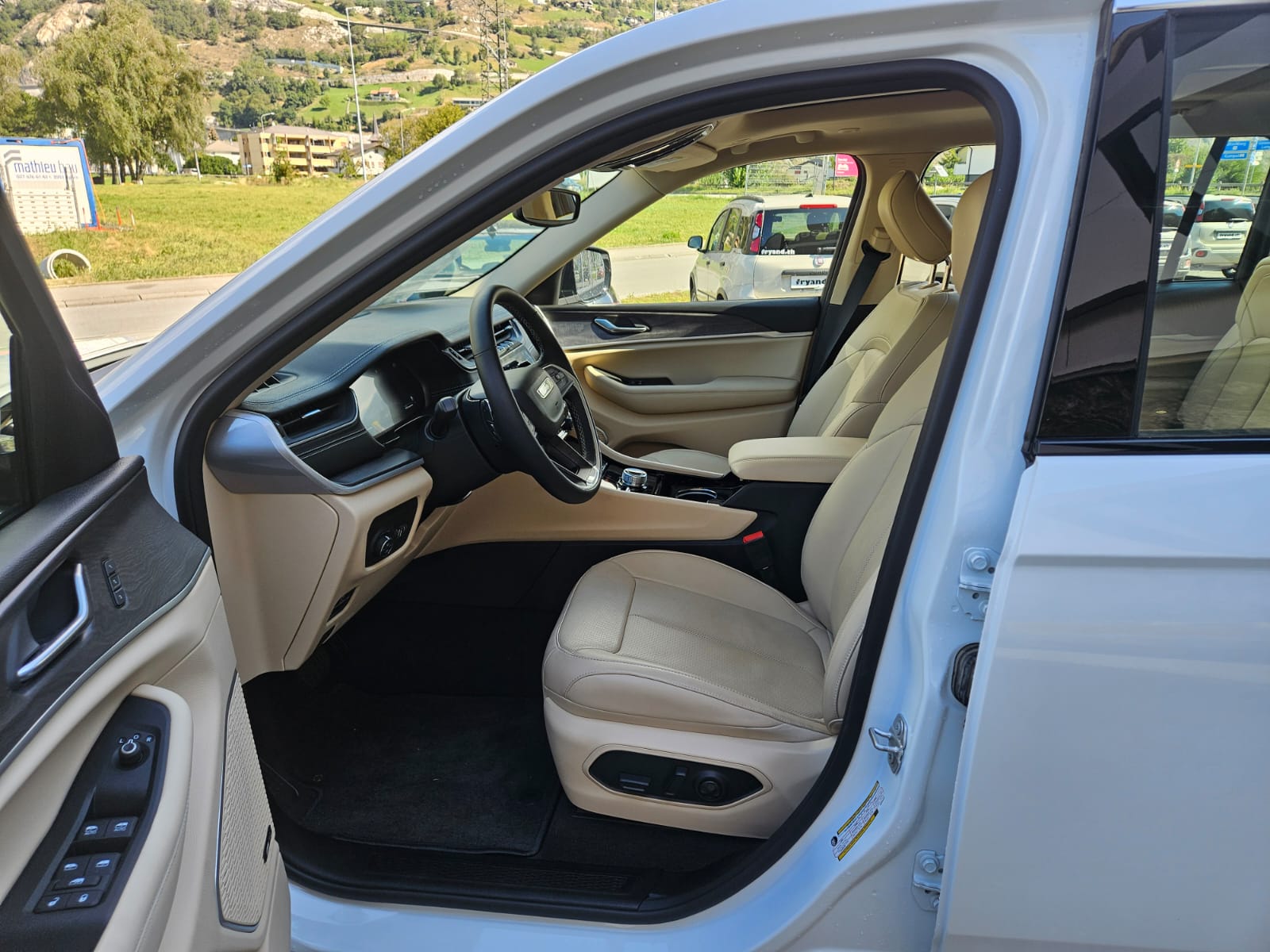 JEEP Grand Cherokee Limited L-image-9