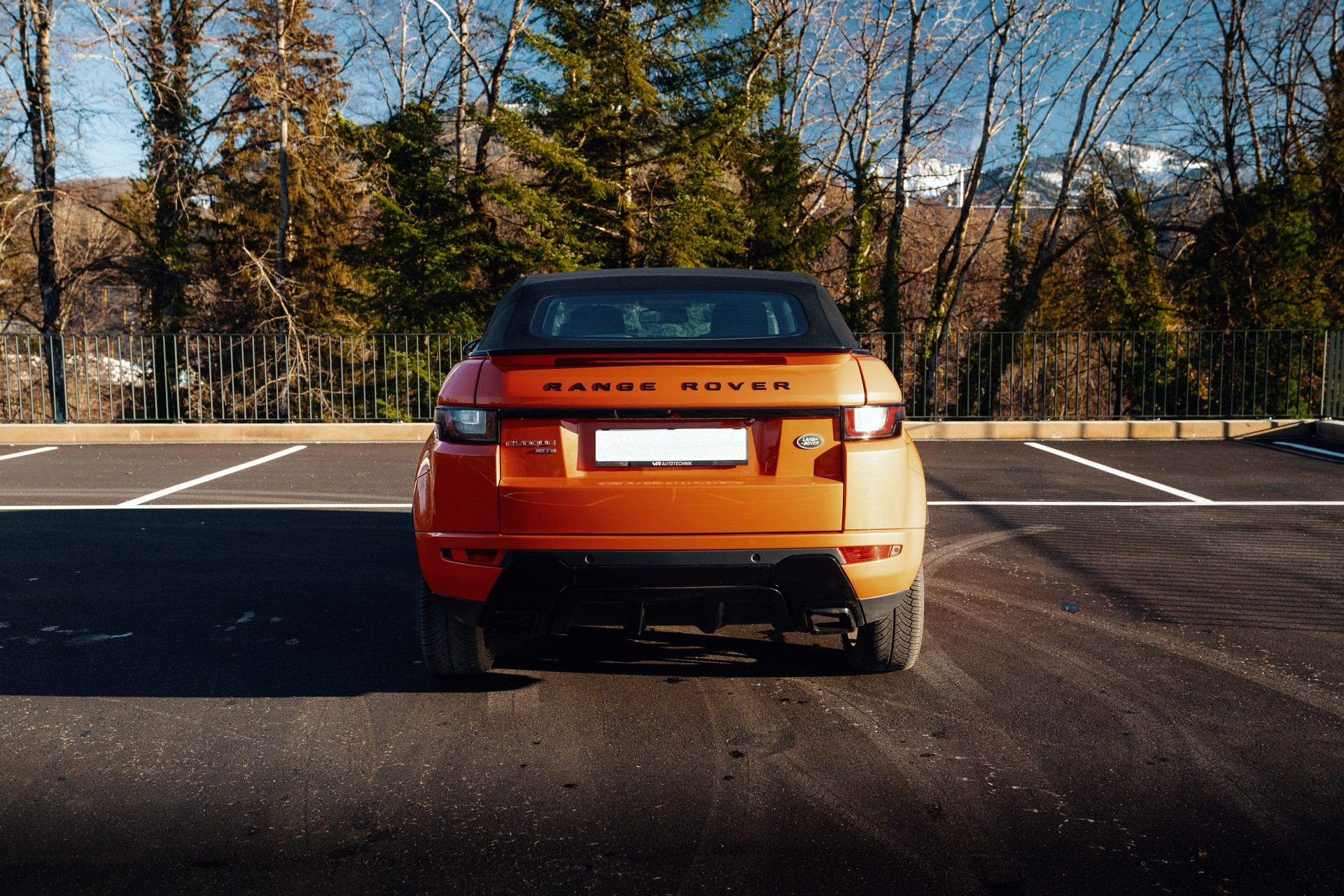 LAND ROVER Range Rover Evoque Convert. 2.0 TD4 SE Dynamic AT9-image-2