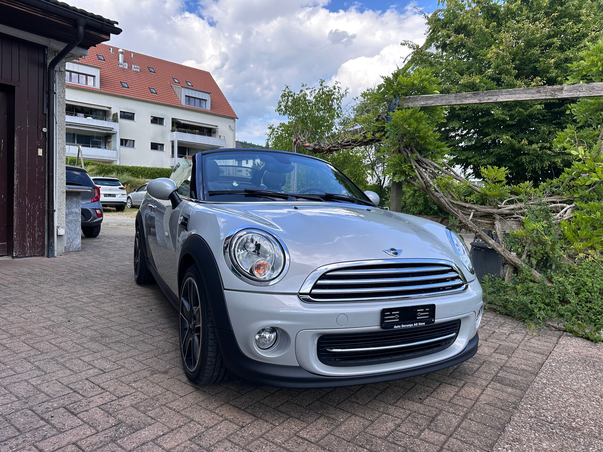 MINI Cooper Roadster-image-1