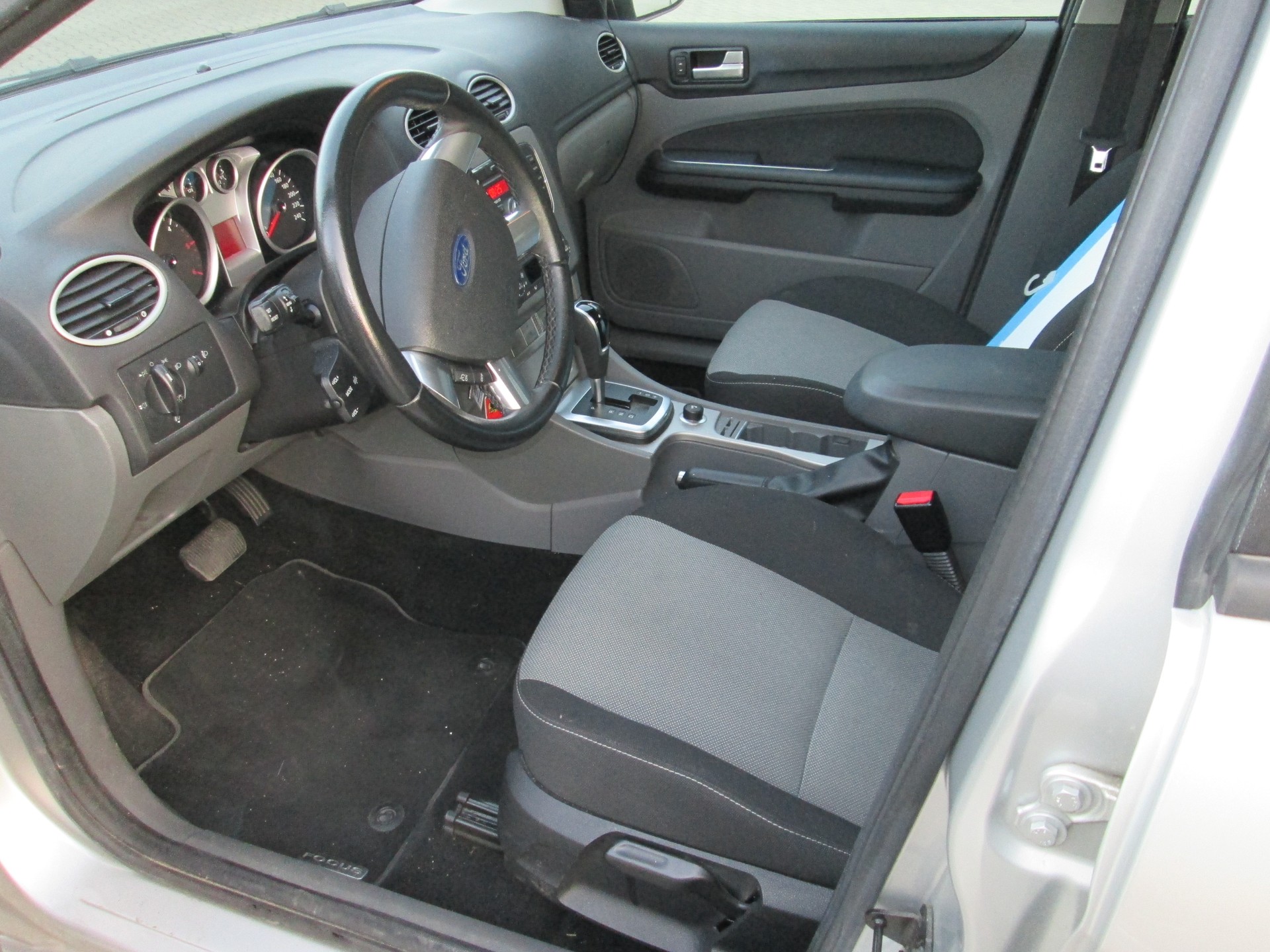 FORD Focus 2.0 TDCi Titanium PowerShift-image-6