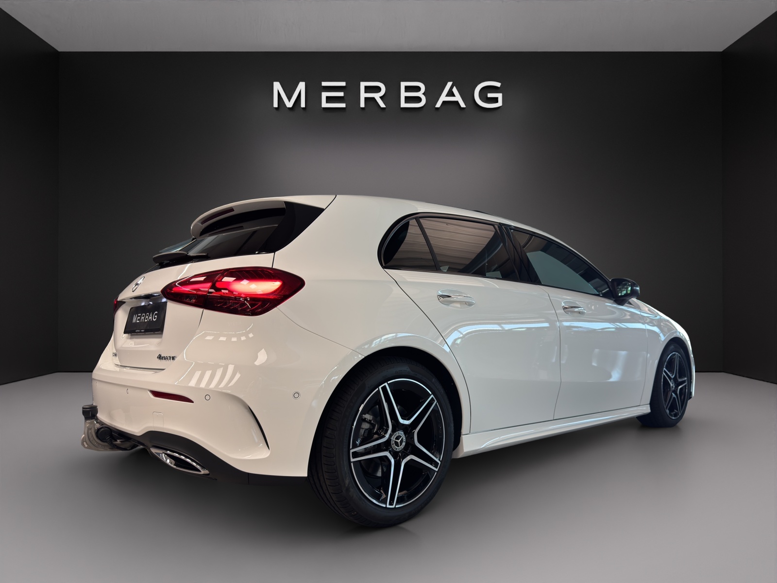 MERCEDES-BENZ A 250 4Matic 8G-DCT AMG Line-image-5
