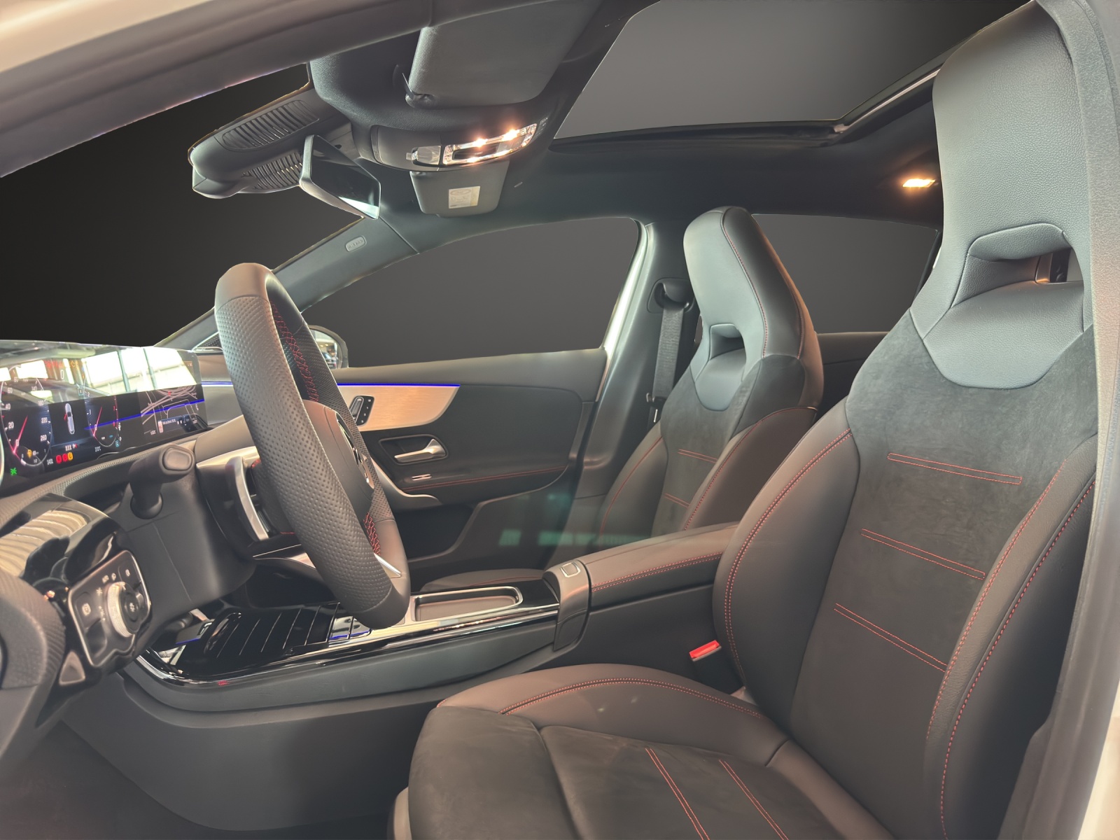 MERCEDES-BENZ A 250 4Matic 8G-DCT AMG Line-image-8