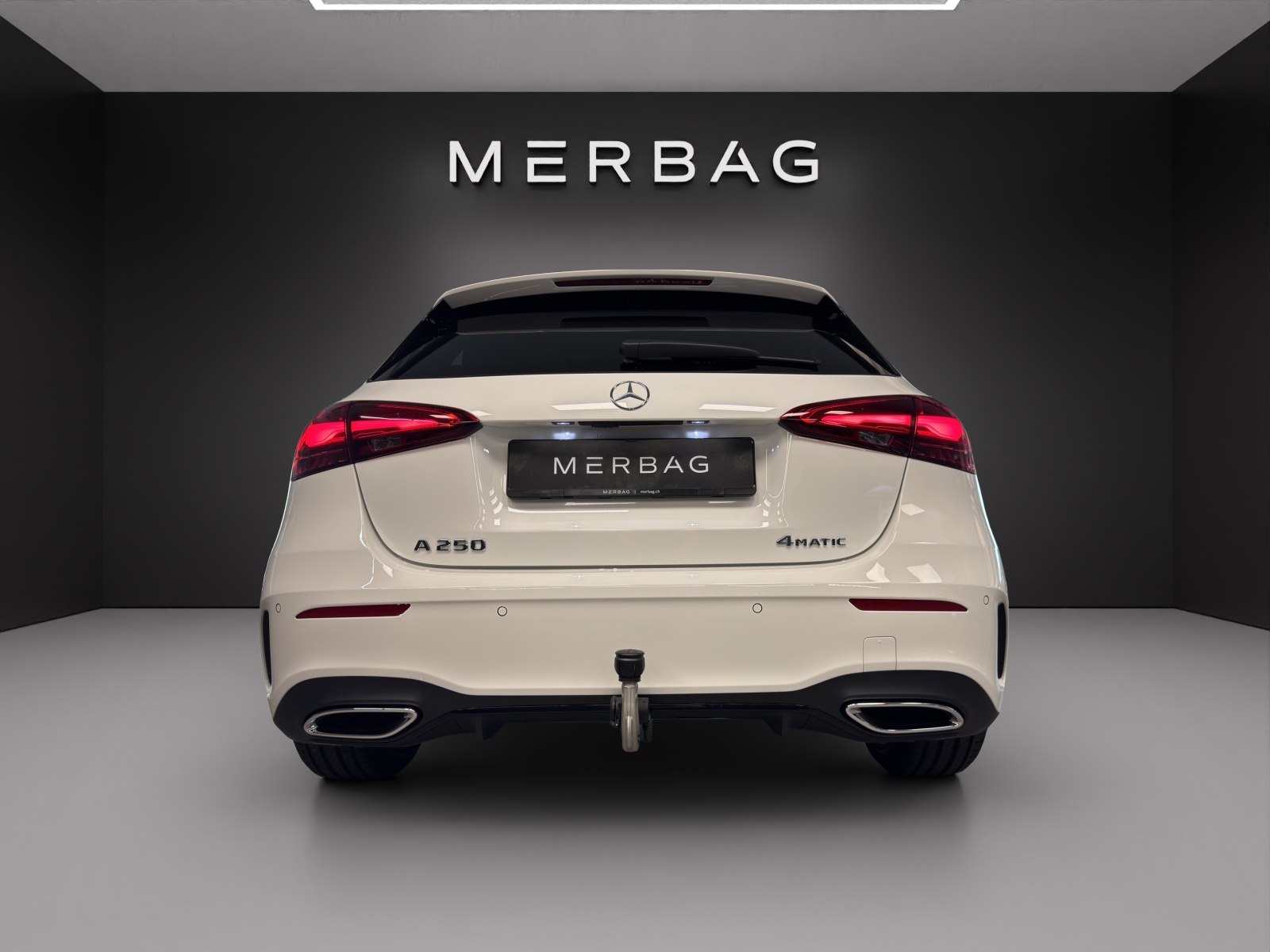 MERCEDES-BENZ A 250 4Matic 8G-DCT AMG Line-image-4