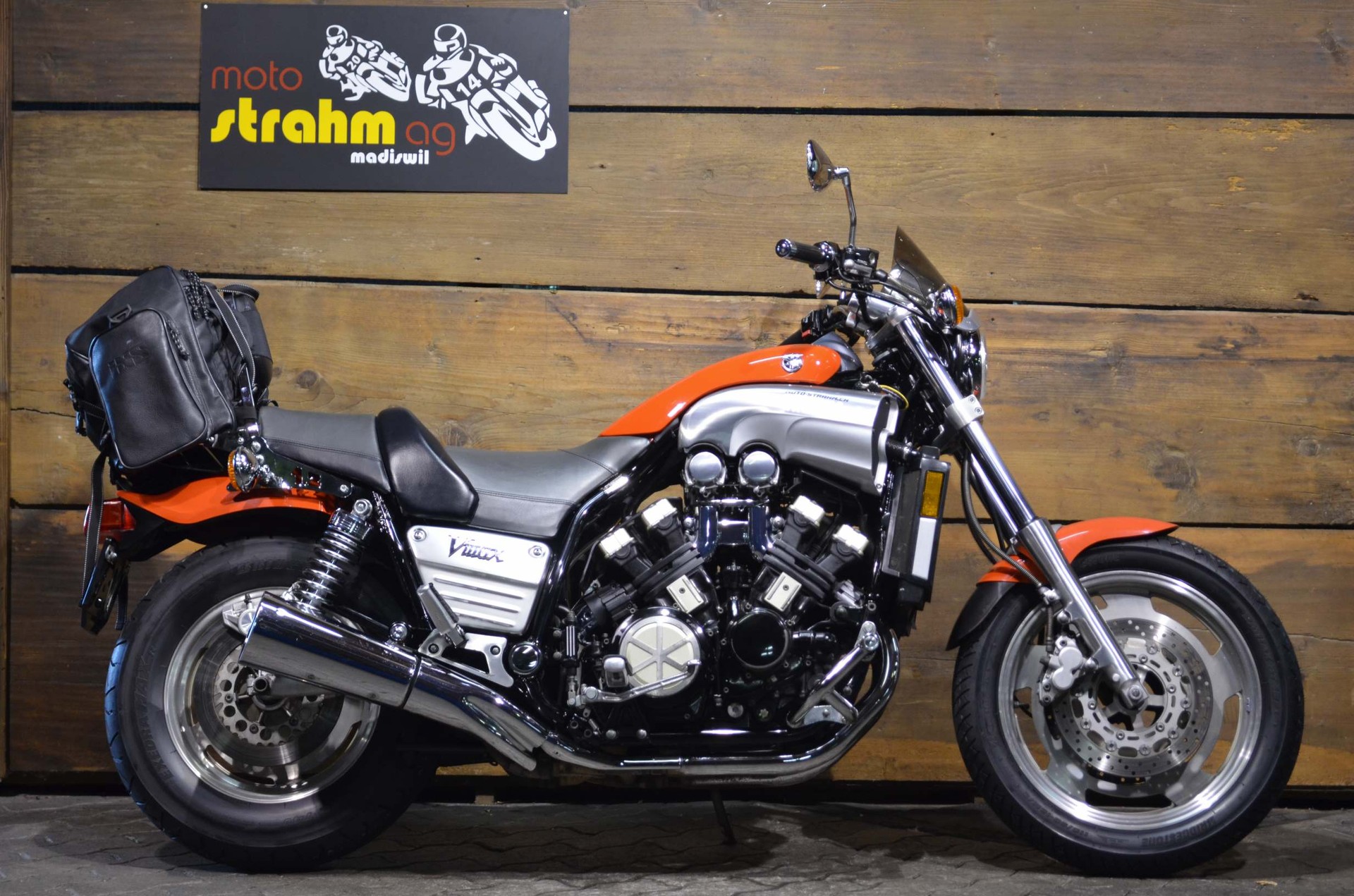 YAMAHA Egli VMAX 1200-showroom-element-1