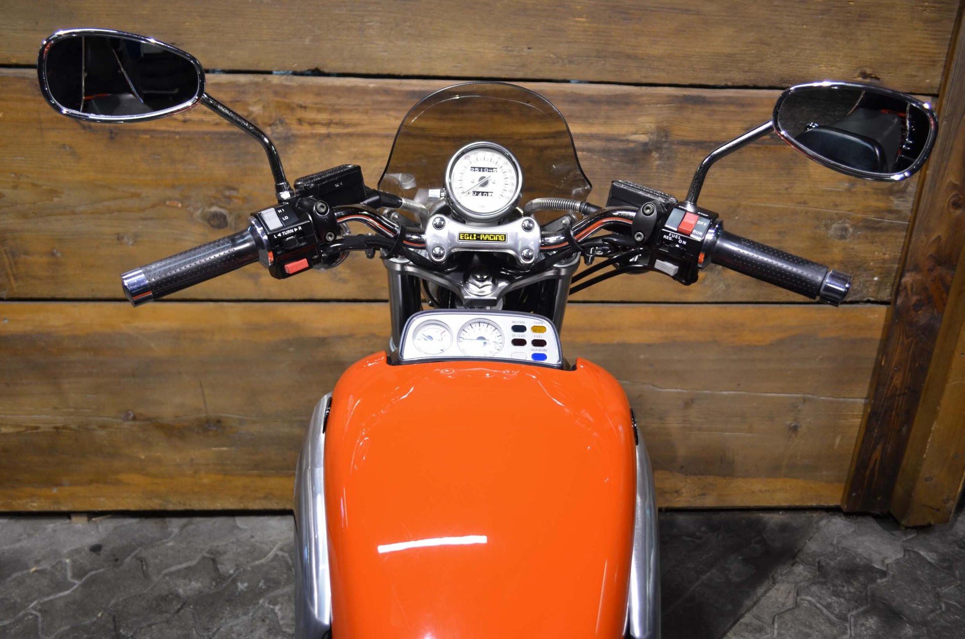 YAMAHA Egli VMAX 1200-showroom-element-2