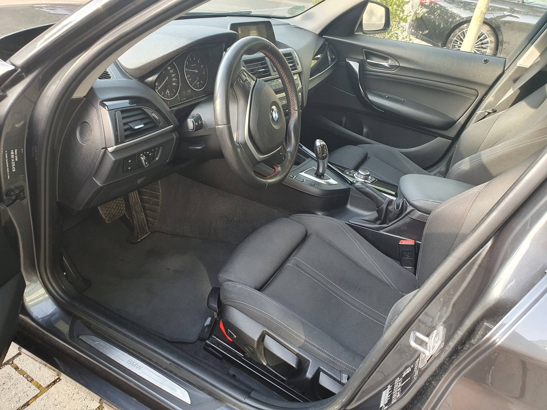 BMW 118i Sport Line Steptronic-image-3