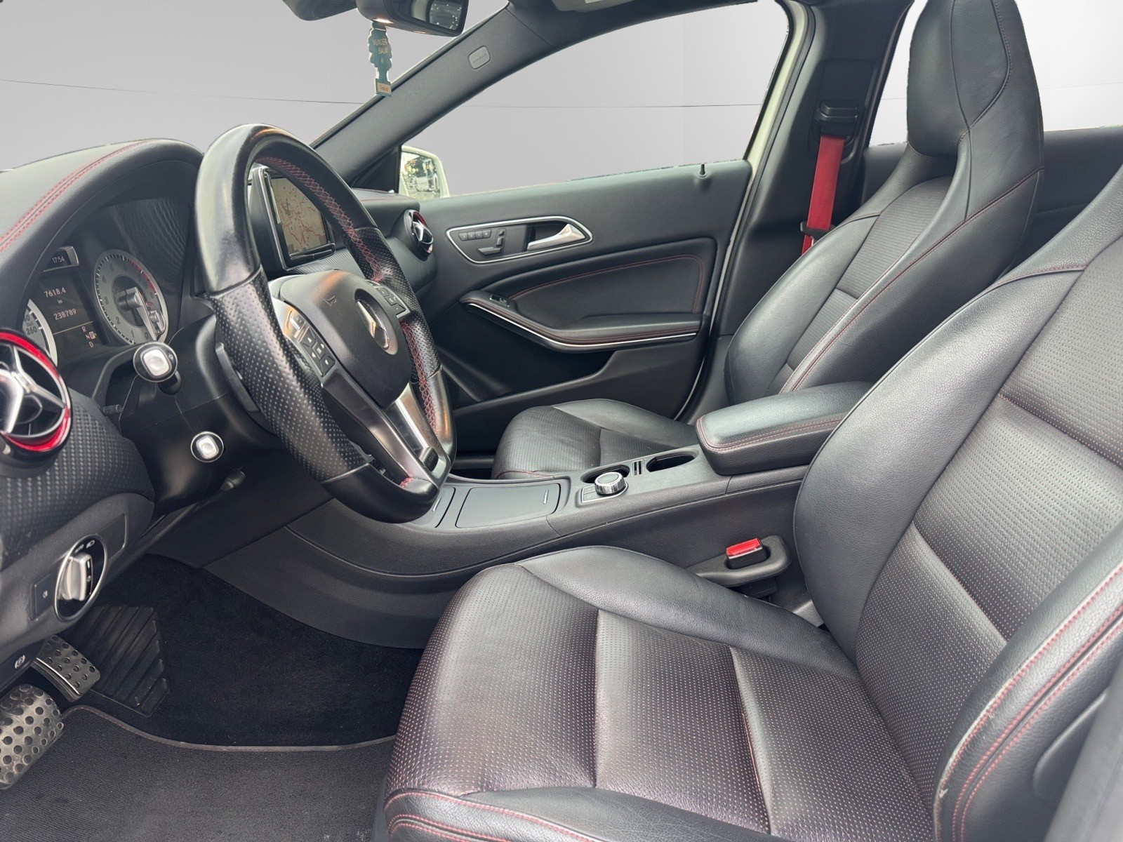 MERCEDES-BENZ A 250 Sport 7G-DCT-image-13