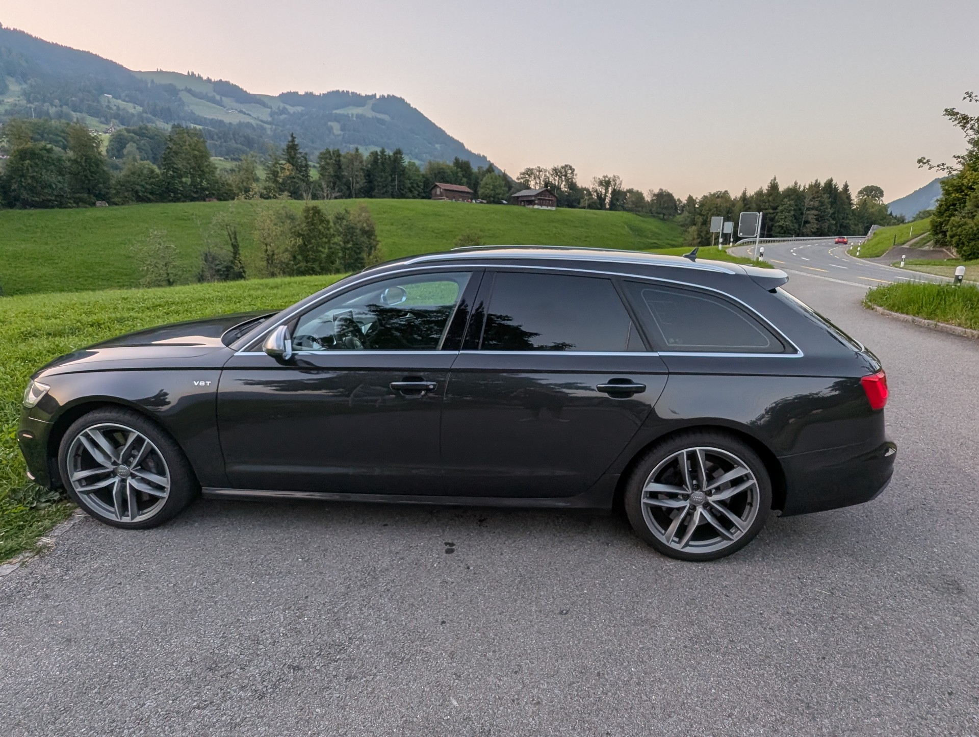 AUDI S6 Avant 4.0 TFSI V8 quattro S-tronic-image-2