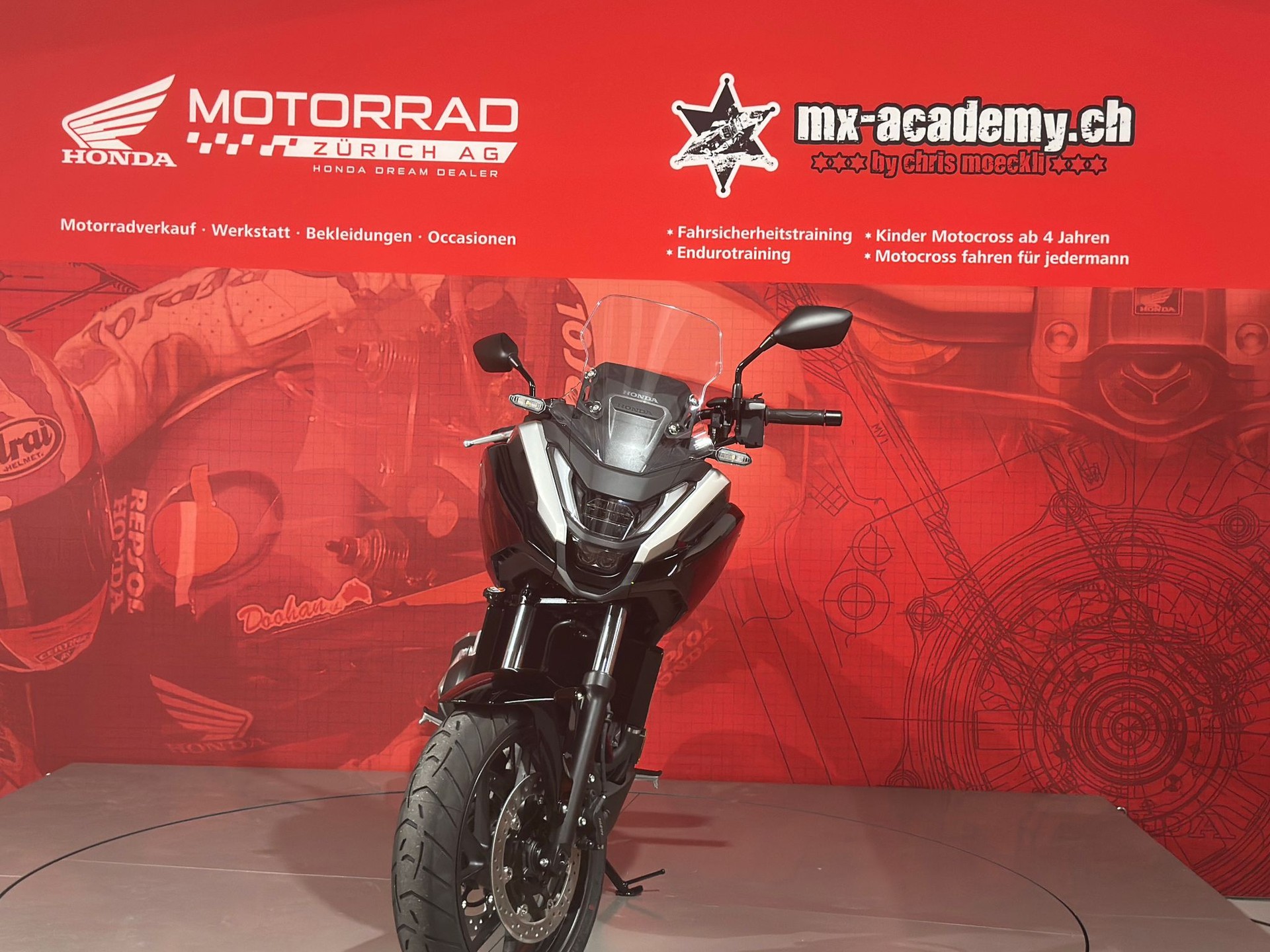 HONDA NC 750 X *DEMO-BIKE*-showroom-element-3