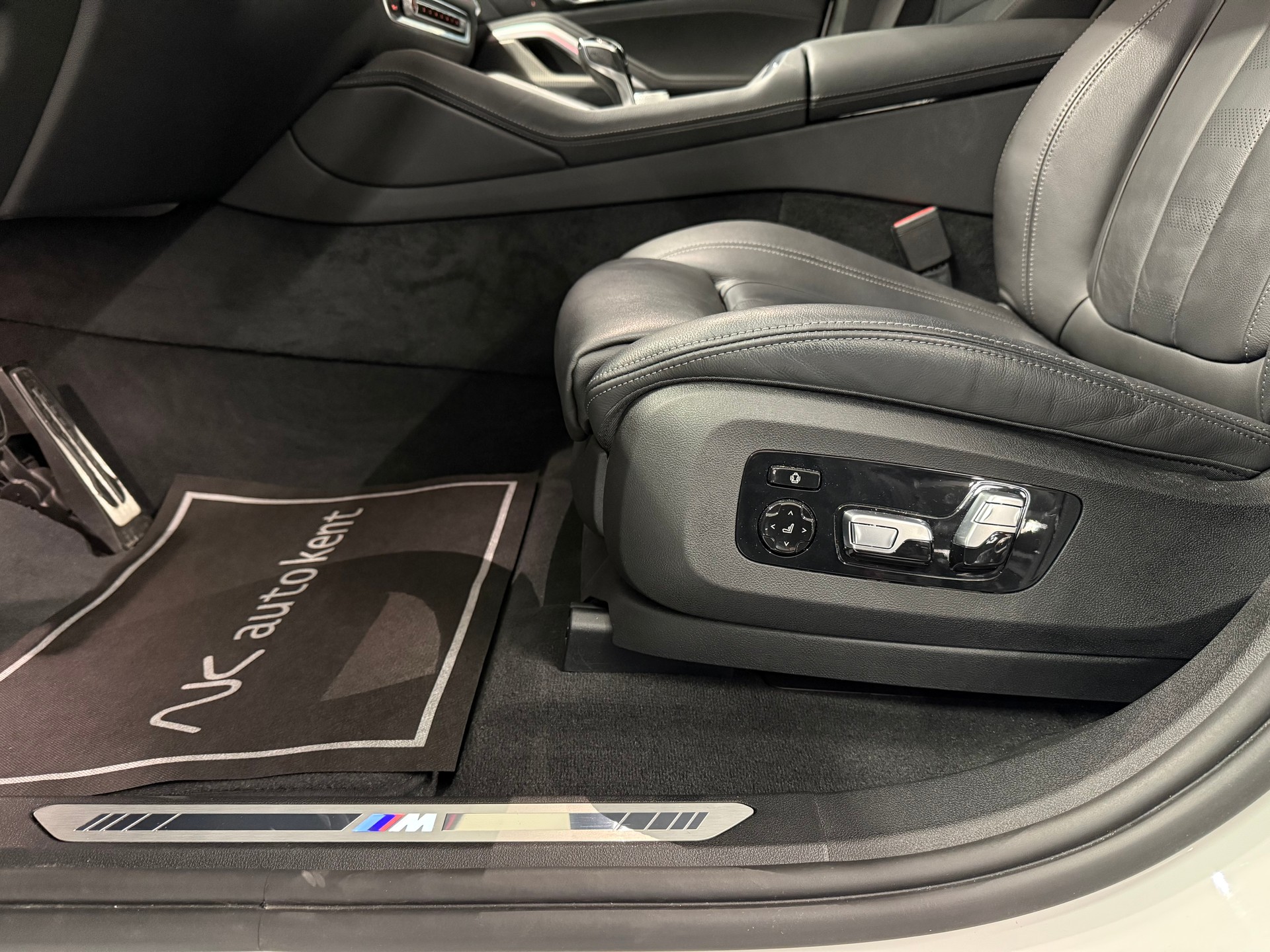 BMW X6 xDrive 48V 30d M Sport Steptronic-image-17