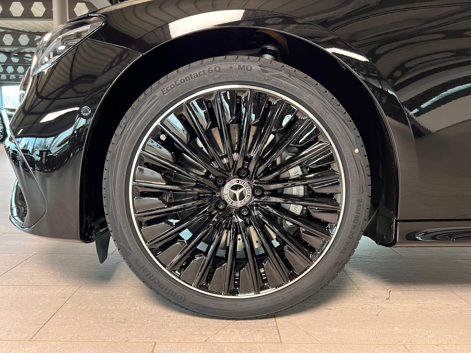 MERCEDES-BENZ E 220 d AMG Line 4matic Kombi-image-5