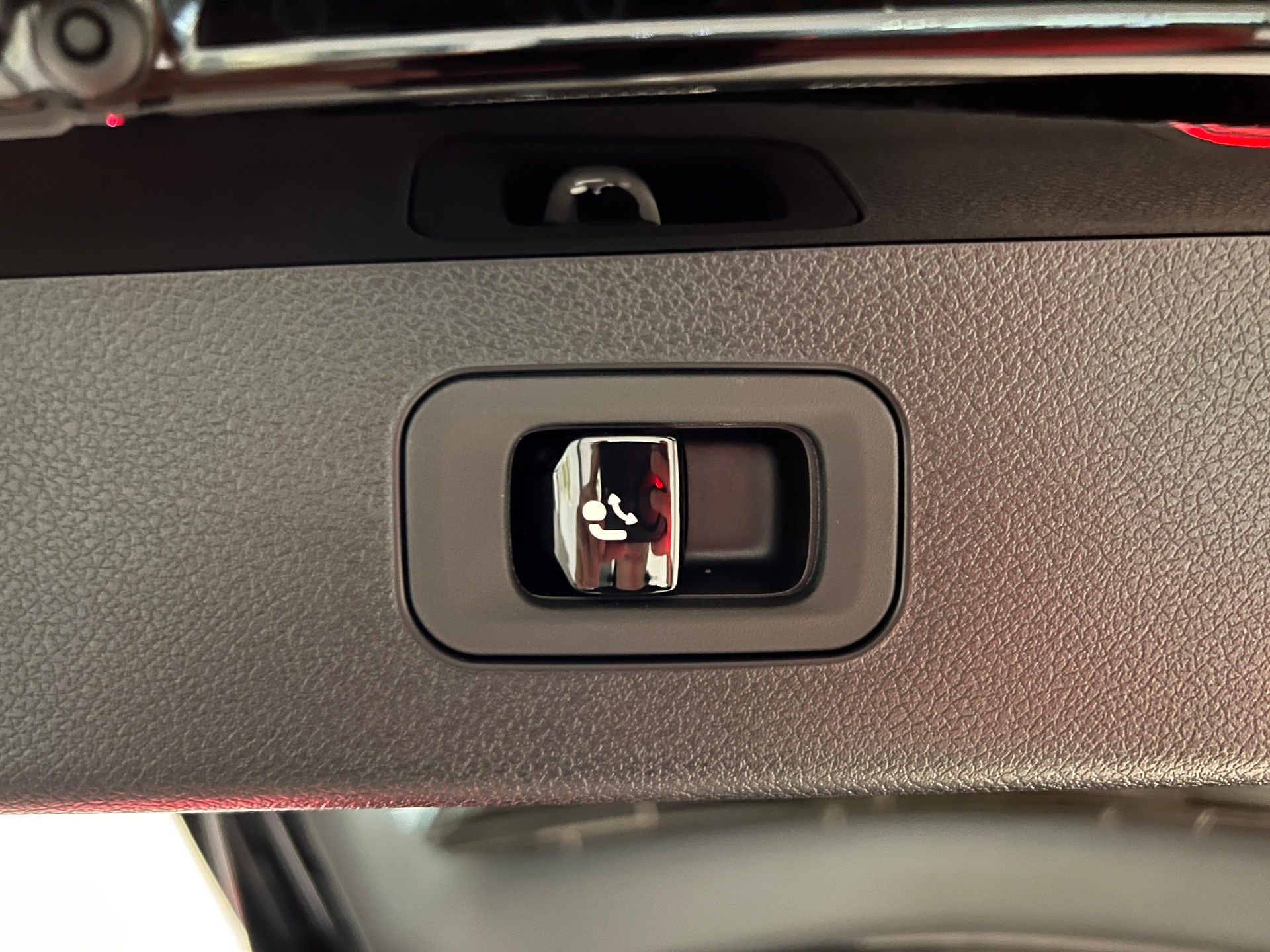 MERCEDES-BENZ E 220 d AMG Line 4matic Kombi-image-7