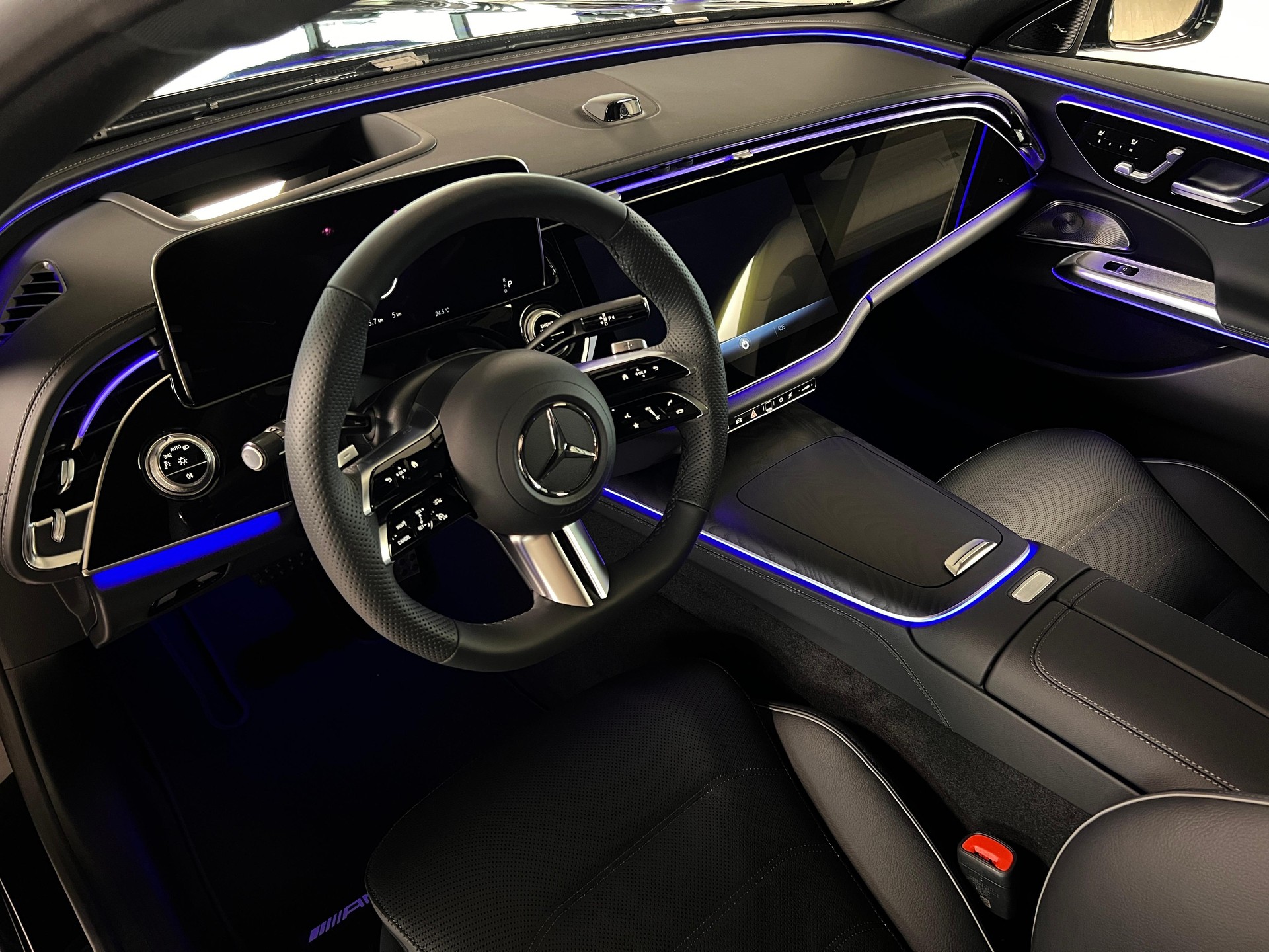 MERCEDES-BENZ E 220 d AMG Line 4matic Kombi-image-10