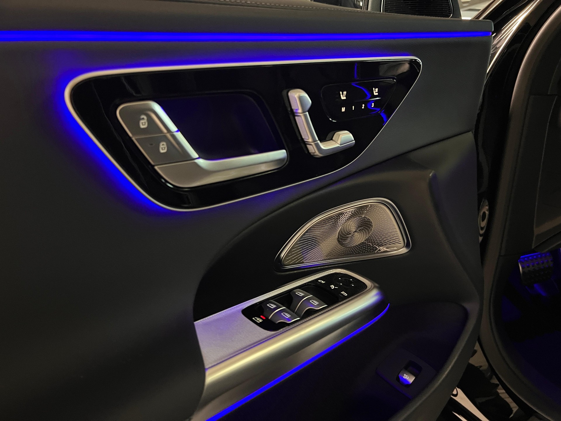 MERCEDES-BENZ E 220 d AMG Line 4matic Kombi-image-11