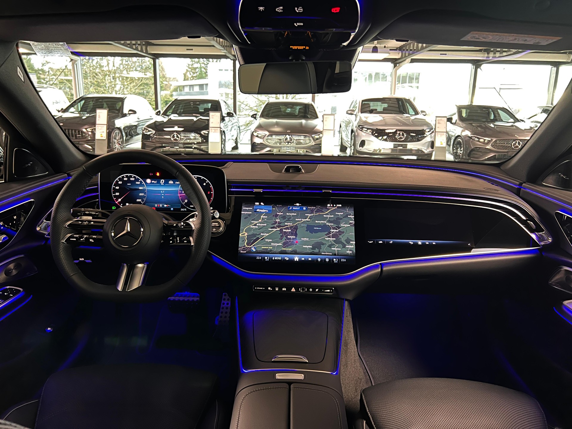 MERCEDES-BENZ E 220 d AMG Line 4matic Kombi-image-13