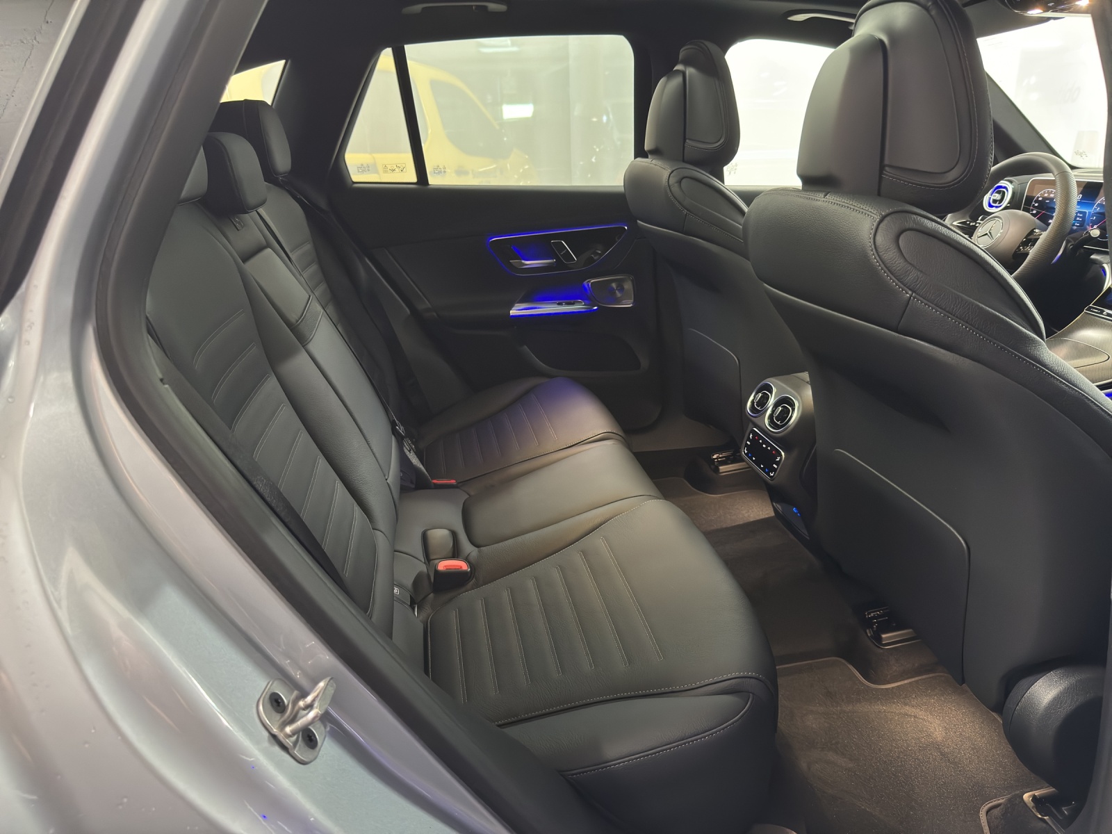 MERCEDES-BENZ GLC 200 AMG Line 4Matic-image-9