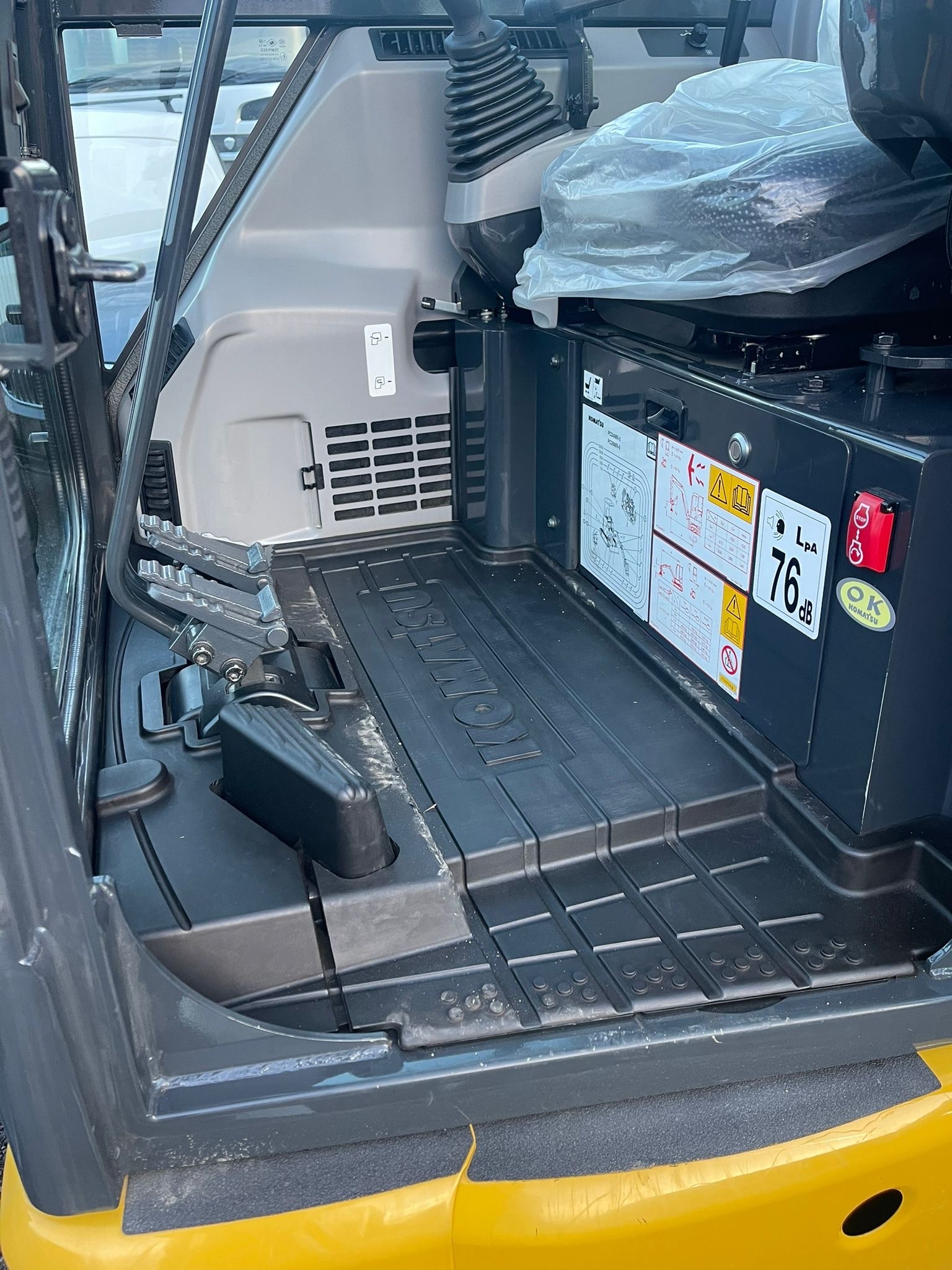 MERCEDES-BENZ KOMATSU PC26MR-image-9