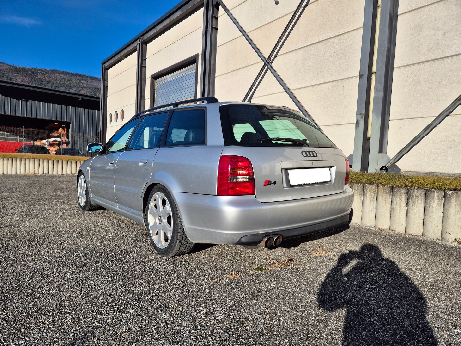 AUDI S4 Avant quattro-image-3