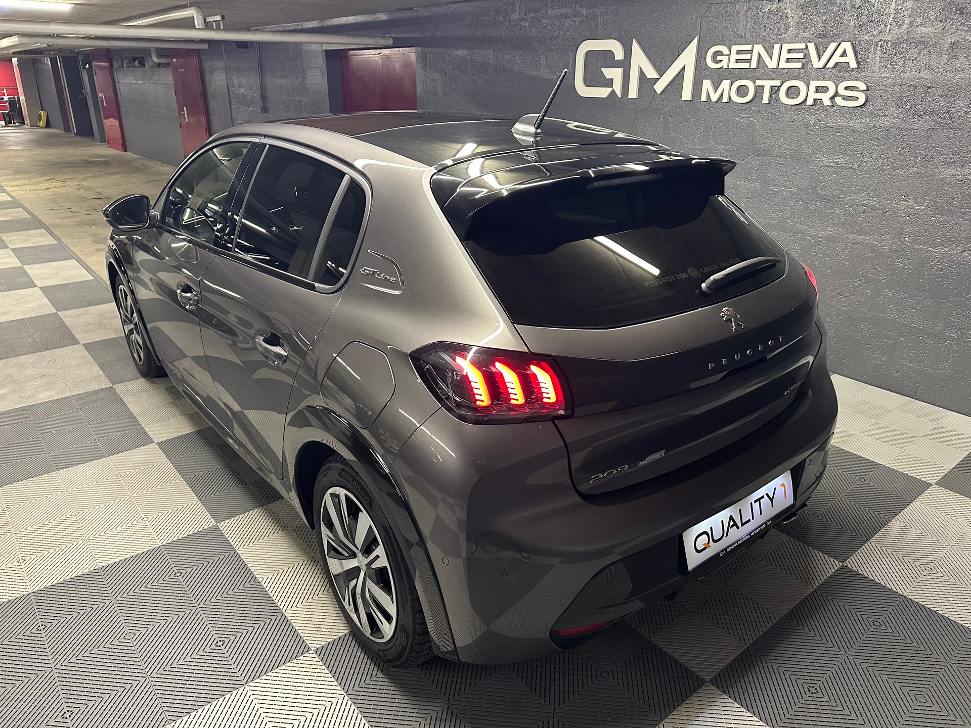 PEUGEOT 208 1.2 GT Line EAT8-image-5